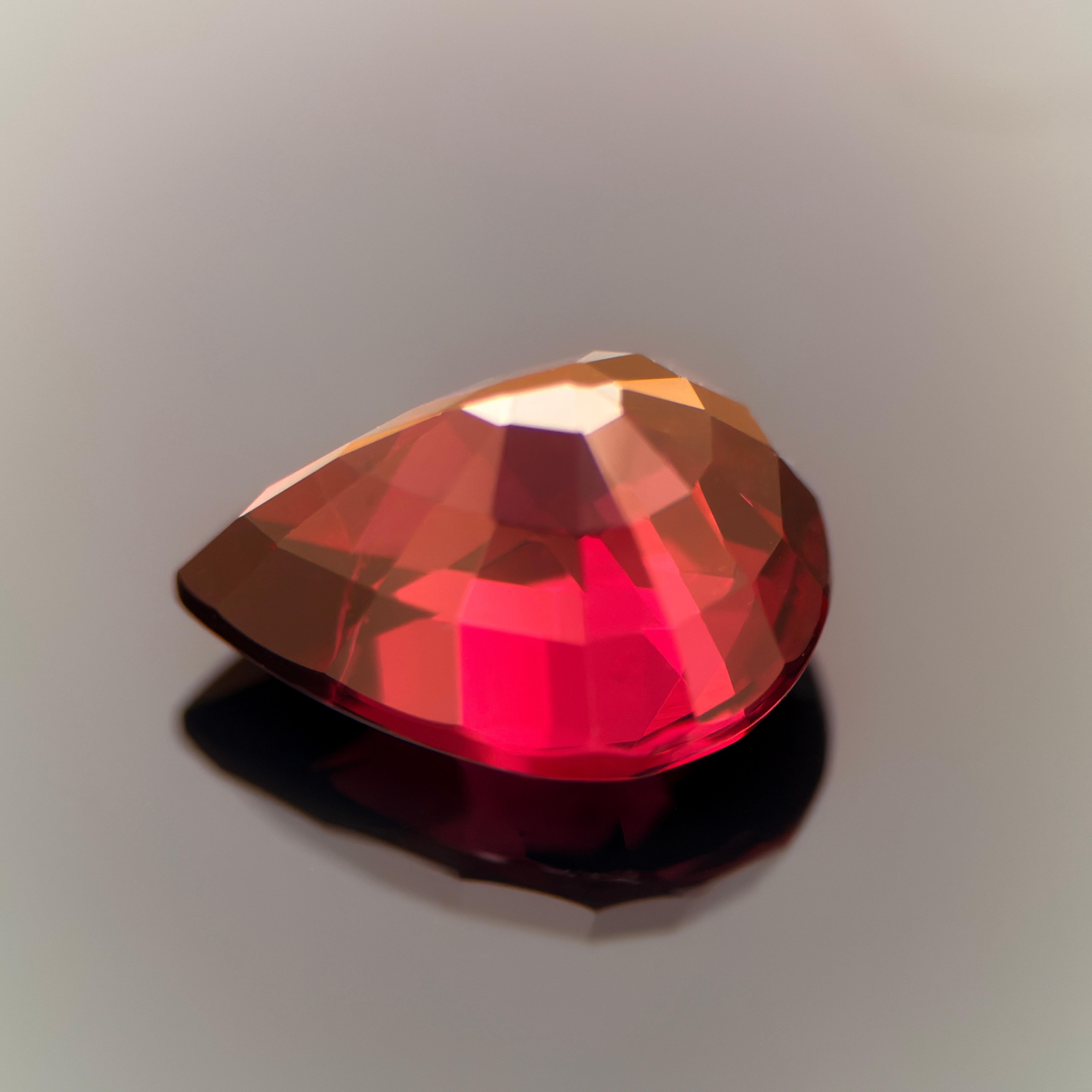 Granato naturale da 7,58 carati - Taglio a pera, rosso cremisi intenso, purezza eccezionale in vendita 1