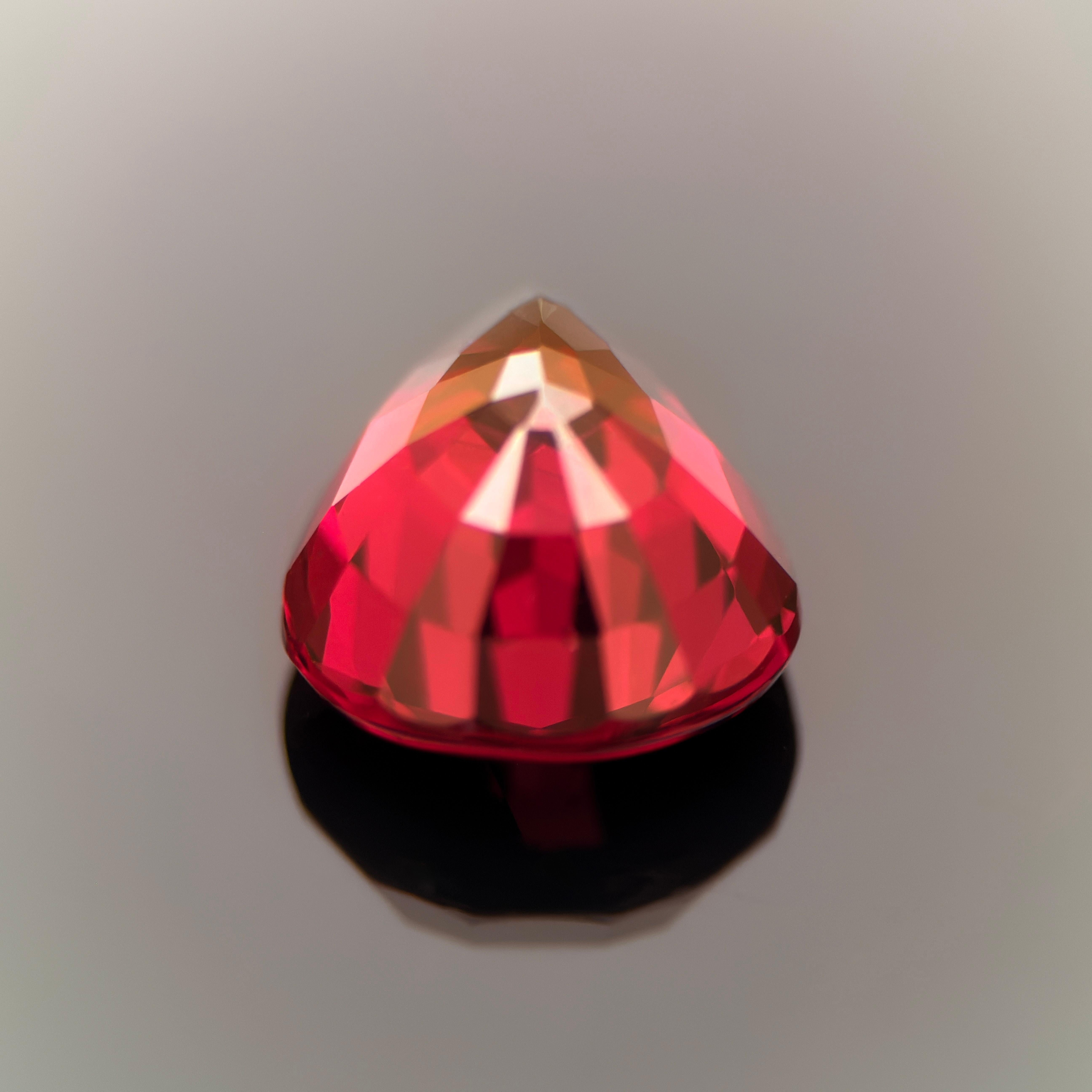 Granato naturale da 7,58 carati - Taglio a pera, rosso cremisi intenso, purezza eccezionale in vendita 2