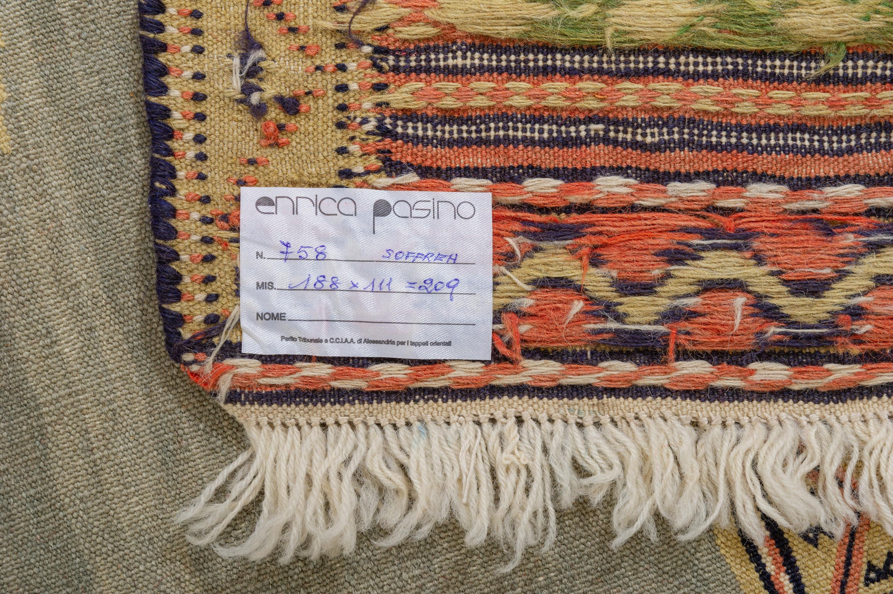 nr. 758 - This type of kilim are used as tablecloths on the ground: its name is 