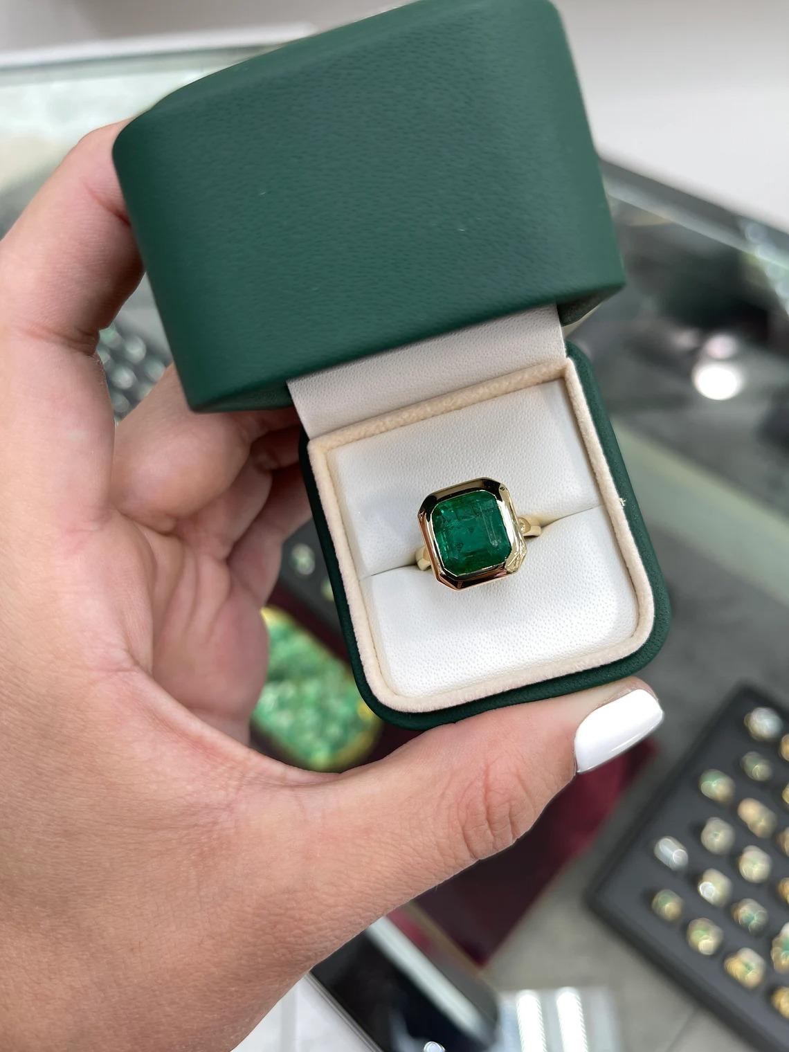 Women's 7.58ct 18K Natural Large Emerald-Asscher Cut Solitaire Bezel Set Gold Ring For Sale