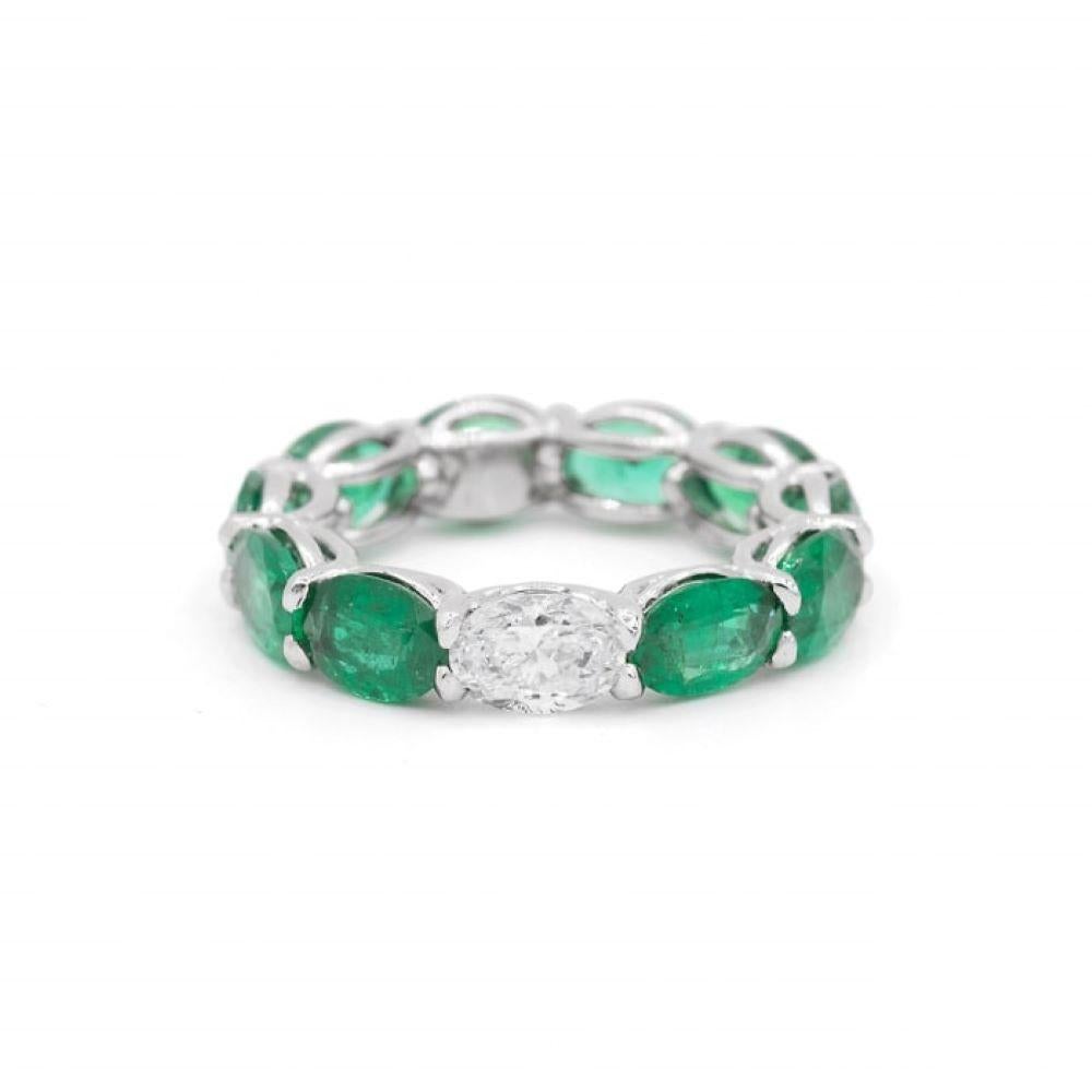 This beautiful Ring features 10 Fine Oval Shaped Emeralds weighing 6.83 Carats with 1 Oval Diamond weighing 0.75 Carat that can be worn Diamond side up or down. Set in Platinum.
Finger Size 6.75.
Can be resized.
Also available in other Gemstones.