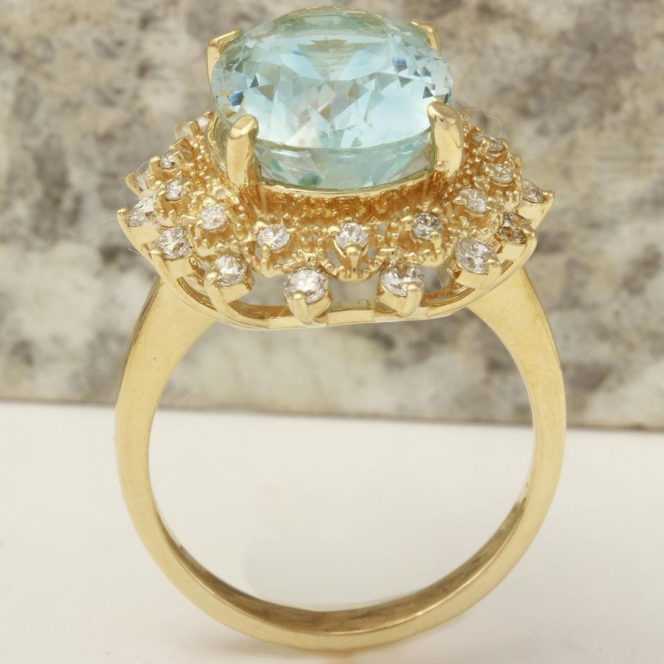 Women's 7.59 Carat Exquisite Natural Aquamarine and Diamond 14K Solid Yellow Gold Ring For Sale