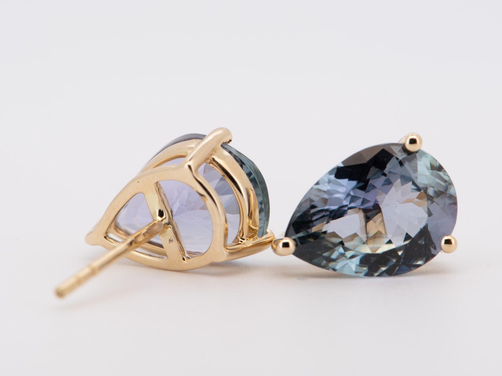 Taglio smeraldo Orecchini a goccia con smeraldo e tanzanite naturale da 7,59ctw in oro 14K R3237 in vendita