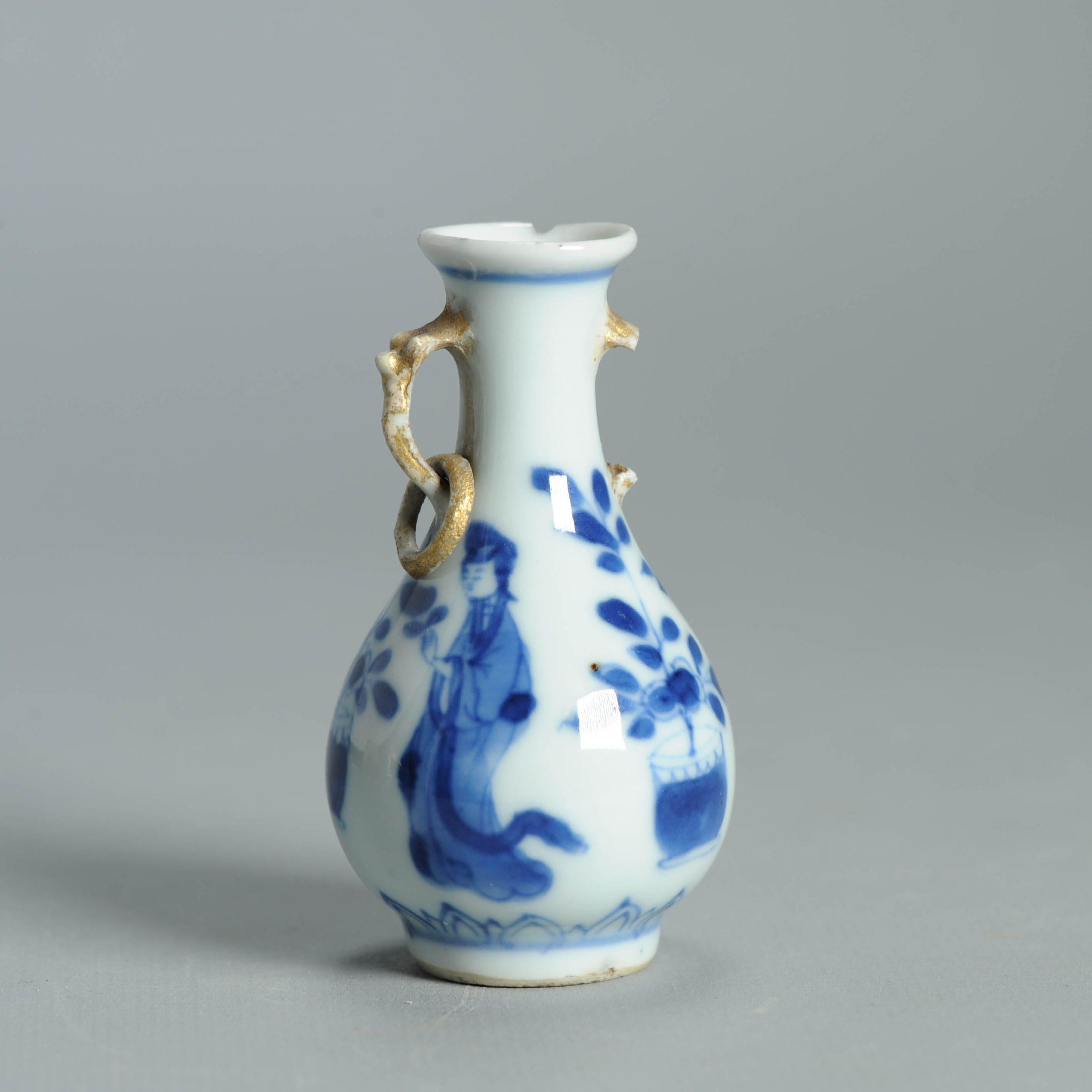 7.5CM Vase ancien en porcelaine chinoise Ca 1700 Période Kangxi Poignée éléphant en vente 3