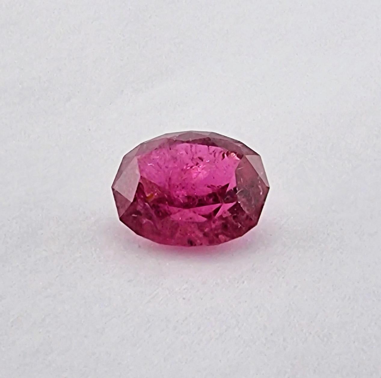 7,5 carati di pietra rubellite a cuscino rosa intenso in vendita 3