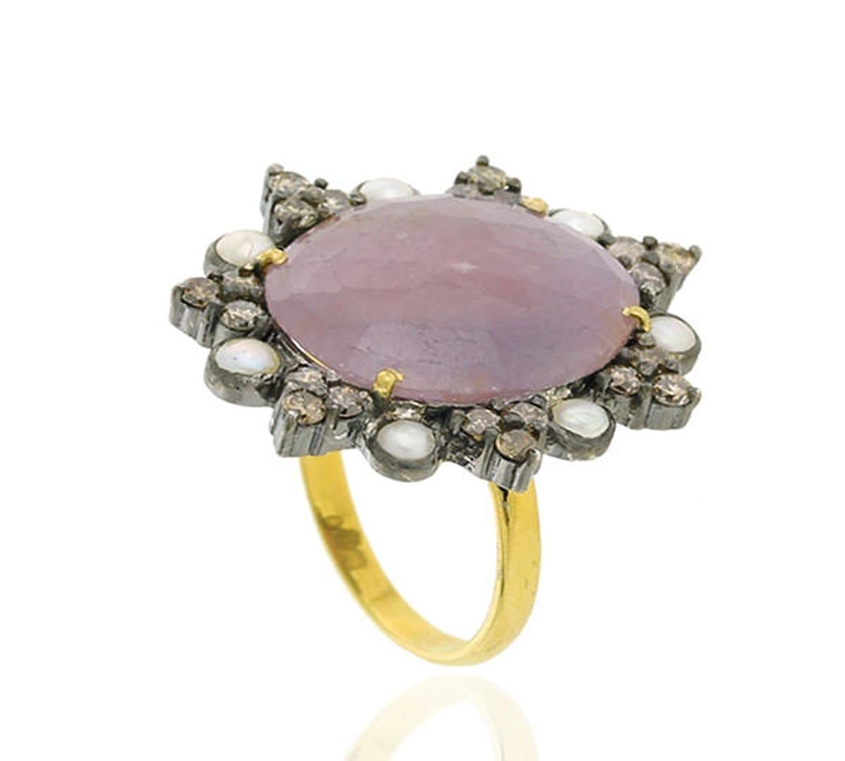 7.5ct Pink Sapphire Cocktail Ring With Pearl & Diamonds Made In 18k Gold In New Condition For Sale In New York, NY