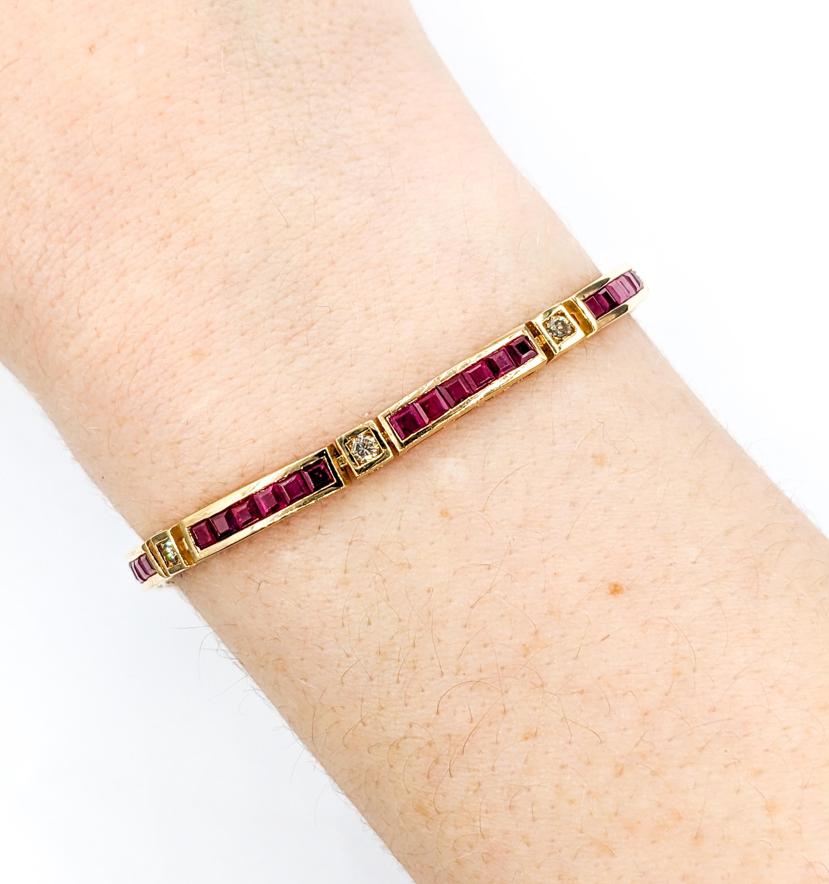 Moderne Bracelet en or jaune avec rubis et diamants de 7,5ctw en vente