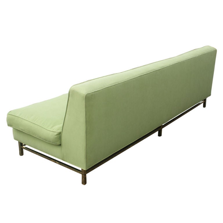 Harvey Probber Bronze Base Sofa (Moderne der Mitte des Jahrhunderts) im Angebot
