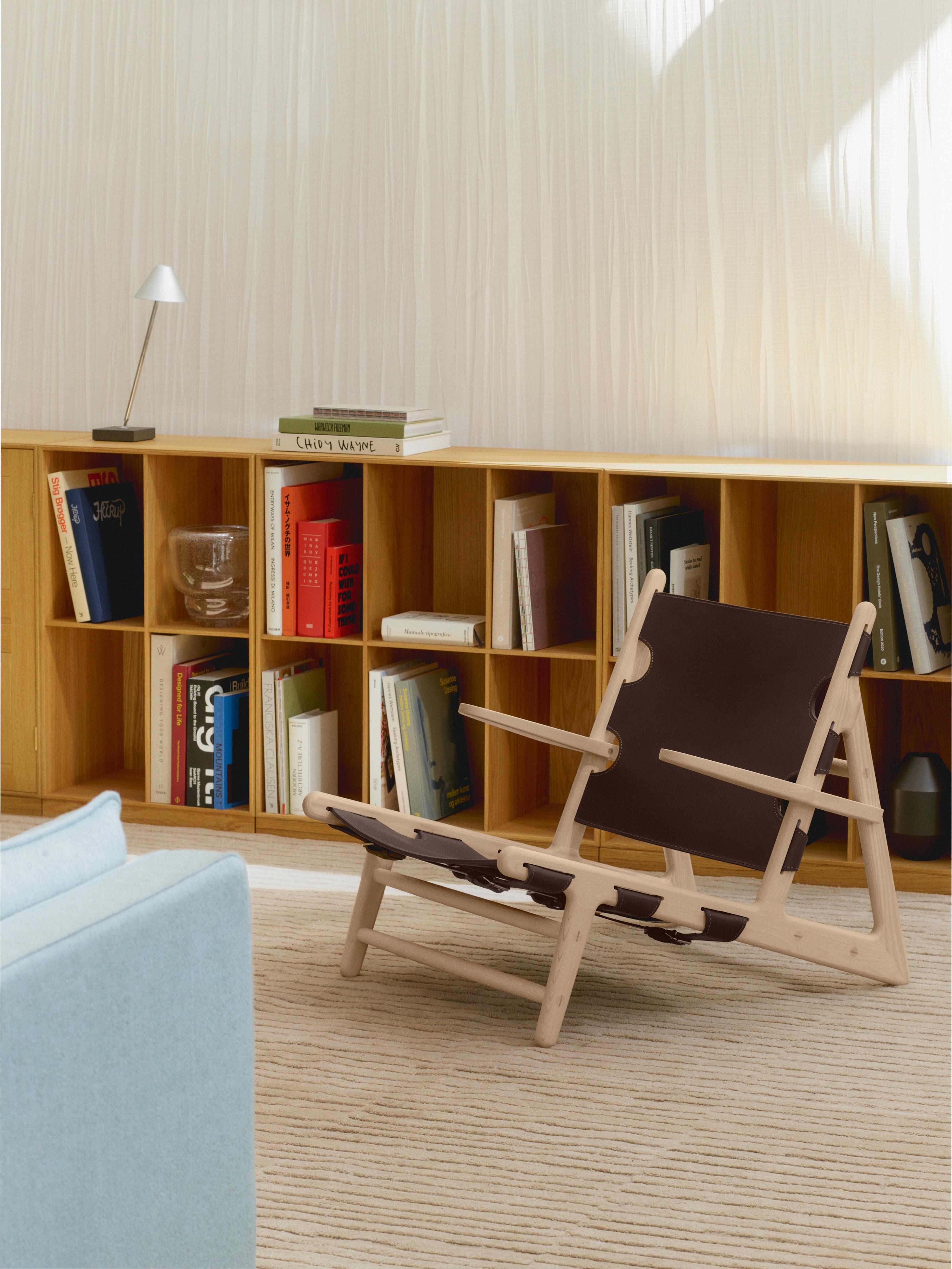 Børge Mogensens The Hunting Chair wird 75 Jahre alt. Zur Feier des Jubiläums wurde eine exklusive limitierte Auflage von nur 75 Stück herausgegeben. Kühn und doch zurückhaltend, funktional und doch zutiefst menschlich - der Stuhl ist ein Beispiel