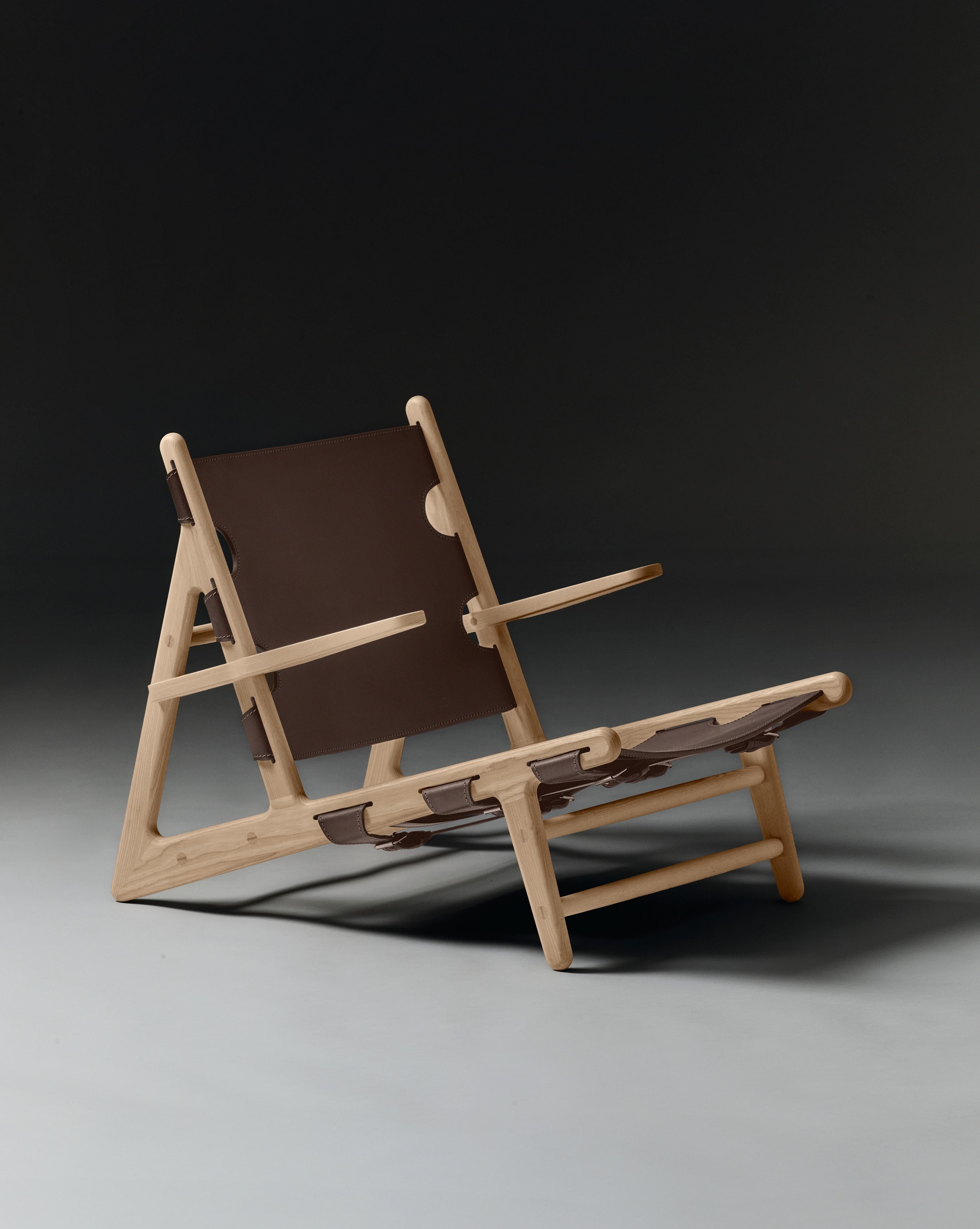 75th Anniversary Edition, The Hunting Chair in Leder Braun / Esche Light Oil (Skandinavische Moderne) im Angebot
