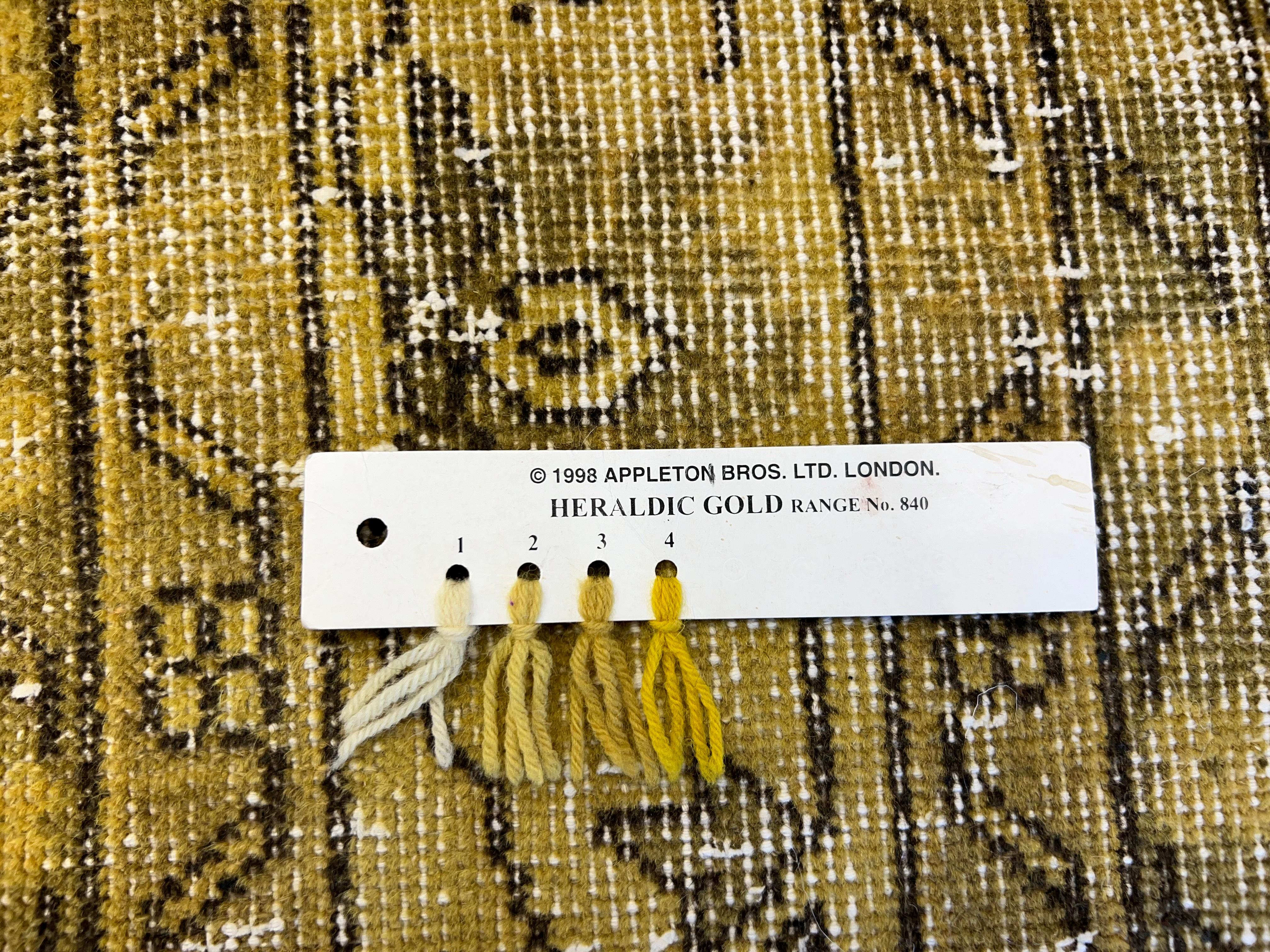 Una alfombra turca vintage hecha a mano en color naranja quemado/óxido y amarillo. 
Medidas: 7,5 x 10,5 Pies.
Finamente anudado a mano, pelo bajo de lana sobre base de algodón. Lavado a fondo.
Resistente y puede utilizarse en una zona de mucho