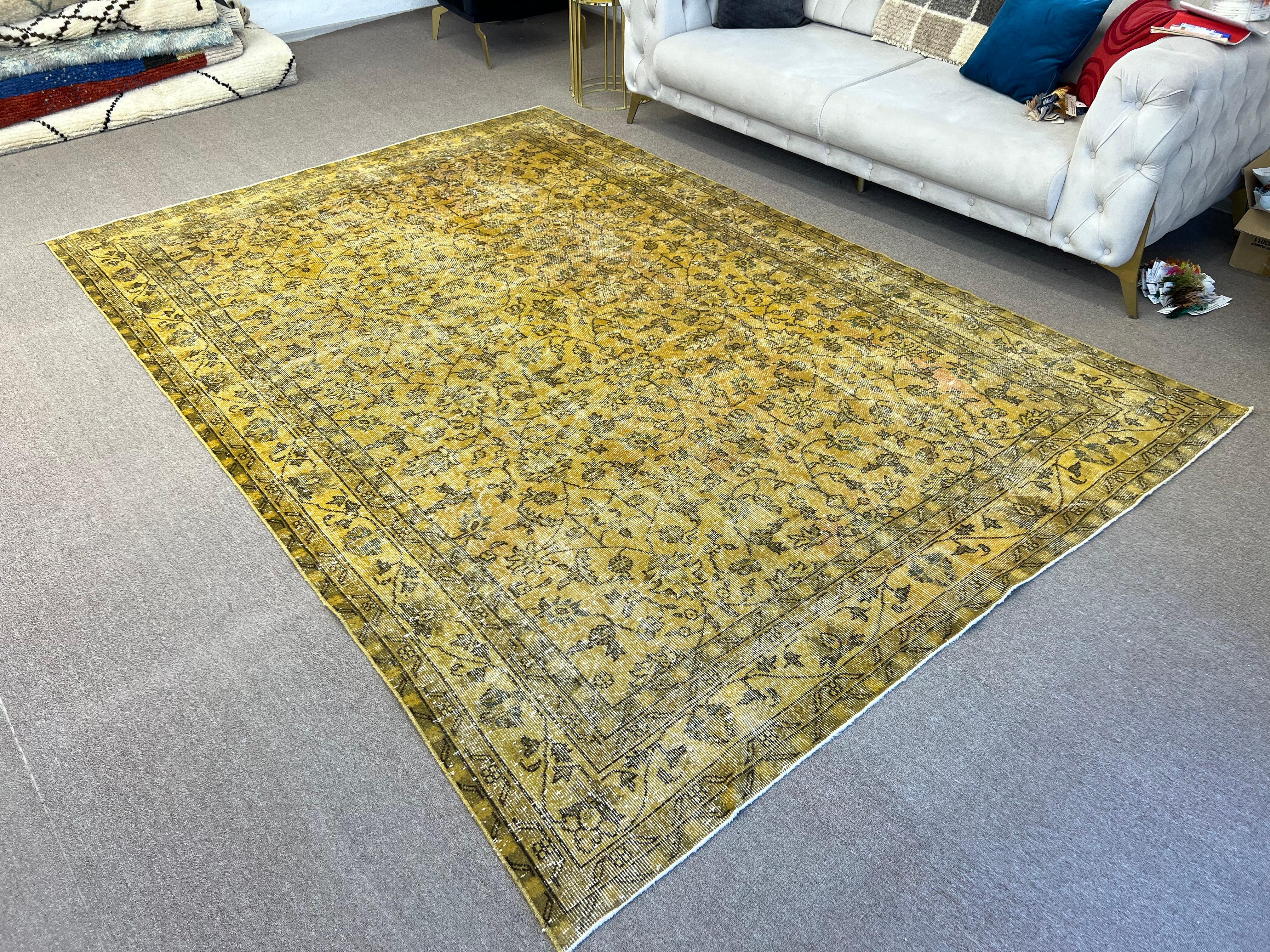 Alfombra Turca Vintage de Lana Anudada a Mano de 2,5 x 3,5 Metros Sobreteñida de Amarillo Turco en venta