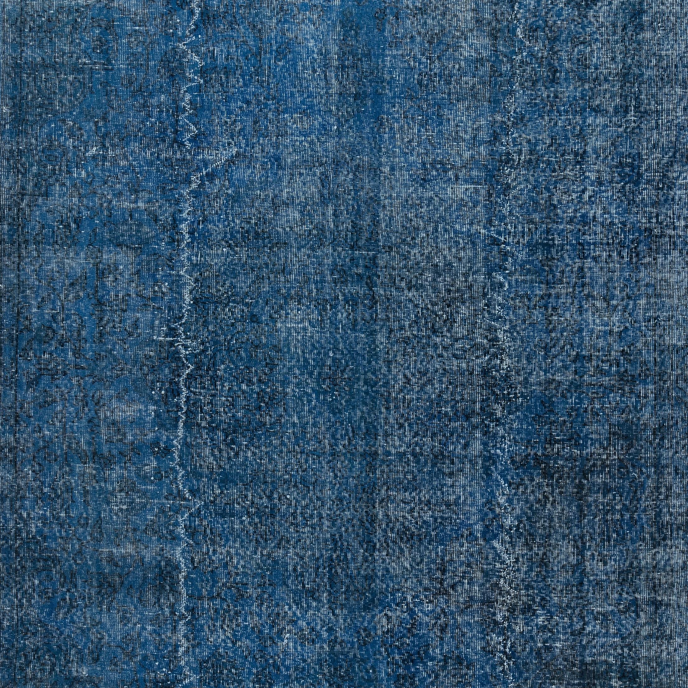 7.5x12 Ft Handgefertigter Marineblauer Overdyed Teppich für Wohnzimmer, Moderner Türkischer Teppich im Zustand „Gut“ im Angebot in Spring Valley, NY