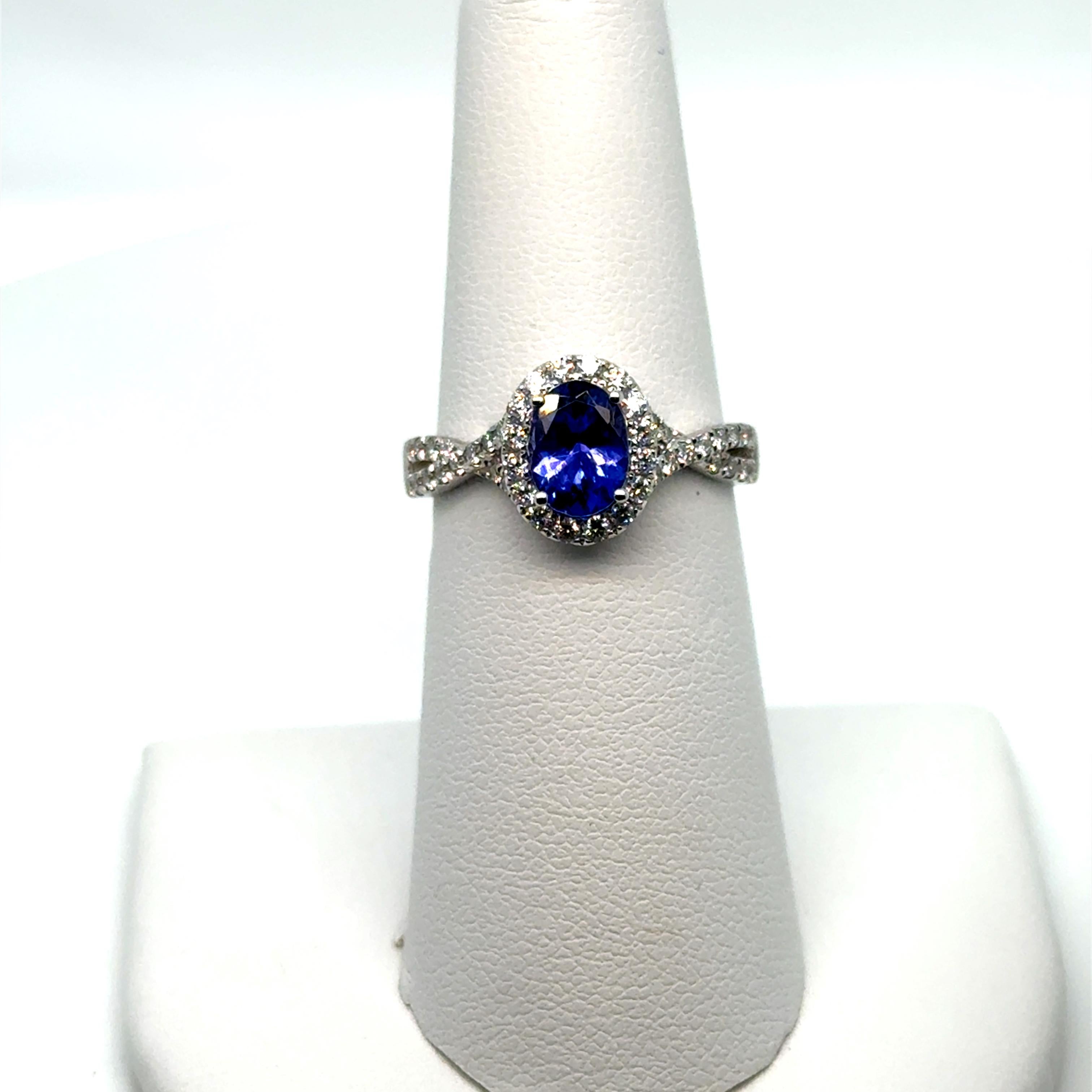 7,5X5,5 OV 1,10 carat tanzanite avec 0,41 carat DI 3,47 gMS or blanc 14 carats Neuf - En vente à New York, NY