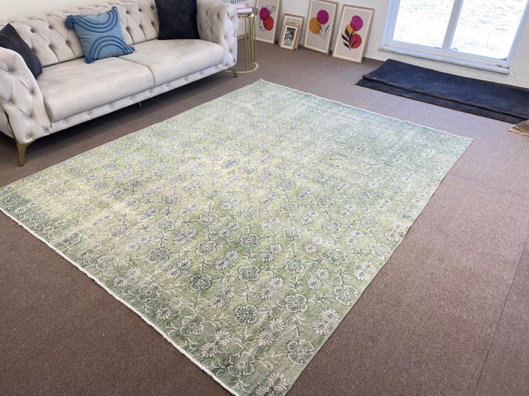 7.5x9 Ft Floral Mid-20th Century Hand-Knotted Anatolian Wool Area Rug in Green For Sale 2