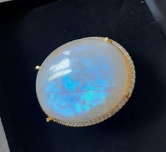 76 Carat Moonstone Oval Cab 0, 31 Carat Diamonds 14kt Solid Yellow Gold Ring