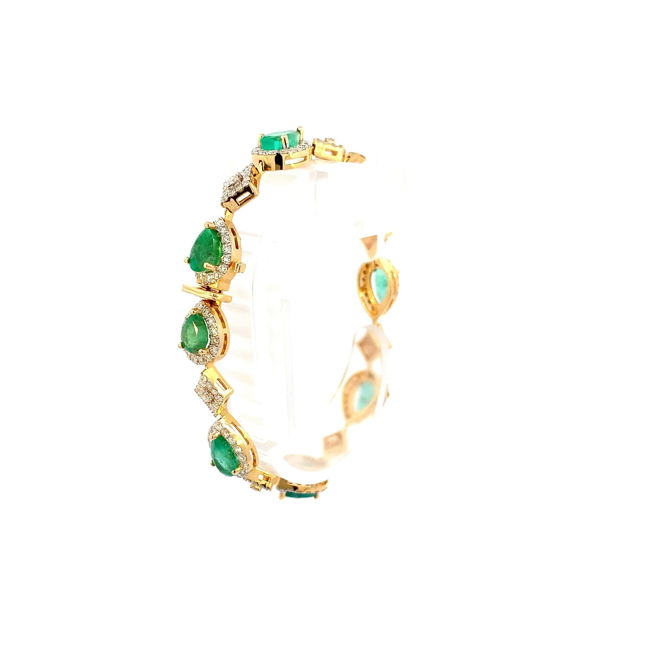 Pear Cut 7.6 Carat Natural Emerald & 3.02 Carat Diamond 18K Gold Bracelet For Sale