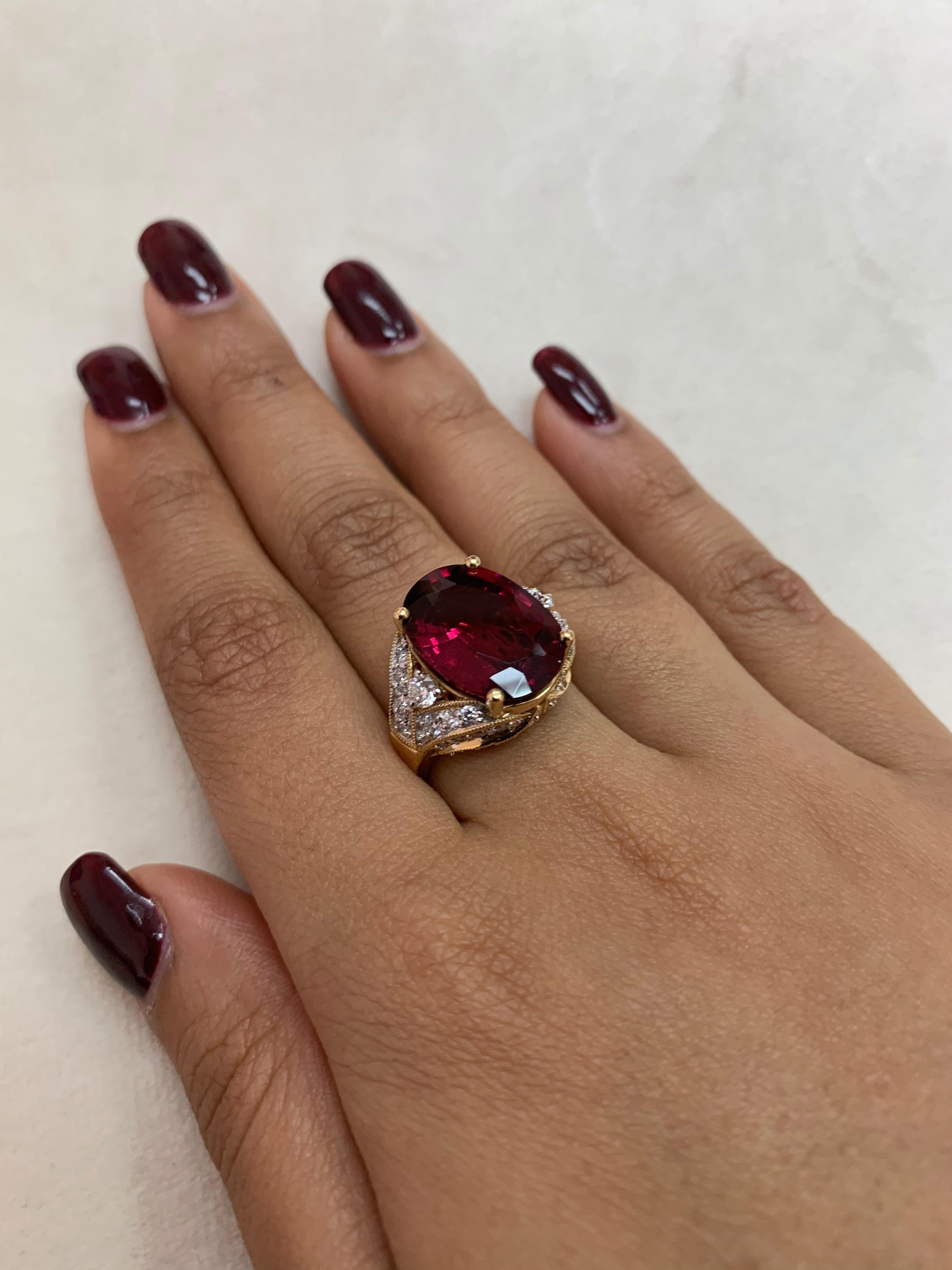 Contemporary 7.6 Carat Rubelite Tourmaline Ring with Diamond in 18 Karat Yellow Gold For Sale