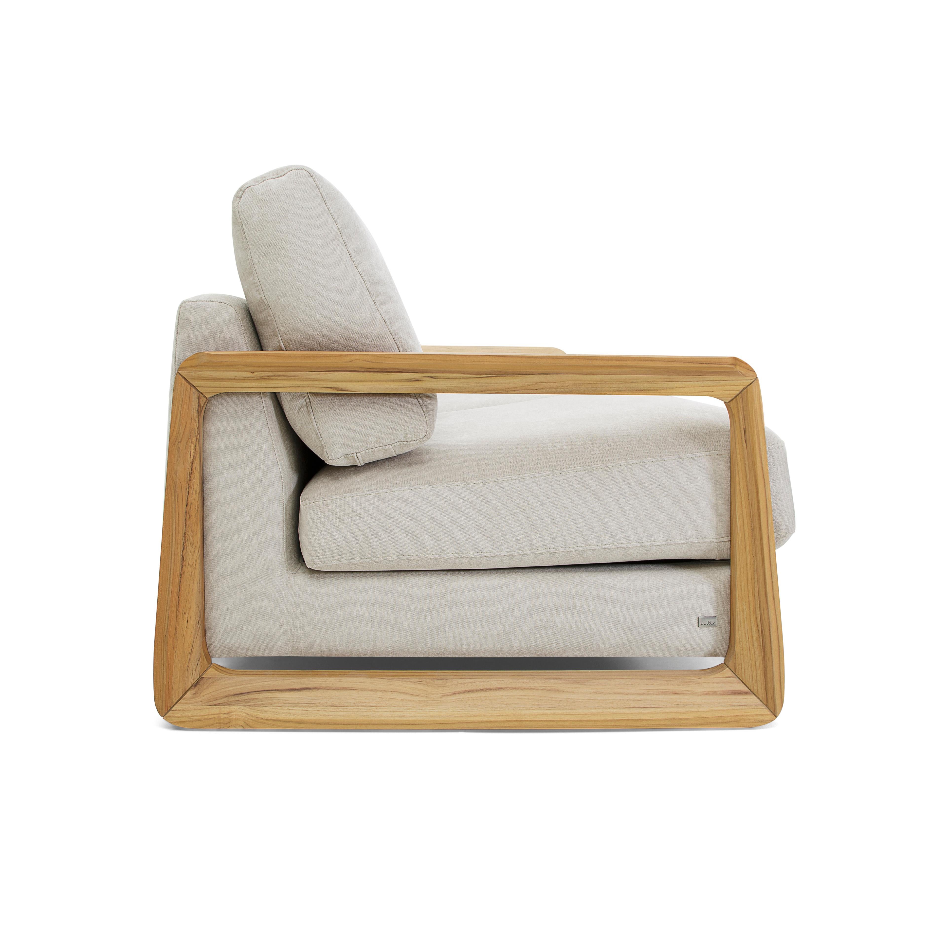 Dreisitzer-Sofa, gepolstert mit hafermehlfarbenem Stoff und Armlehnen aus Teakholz im Angebot 2