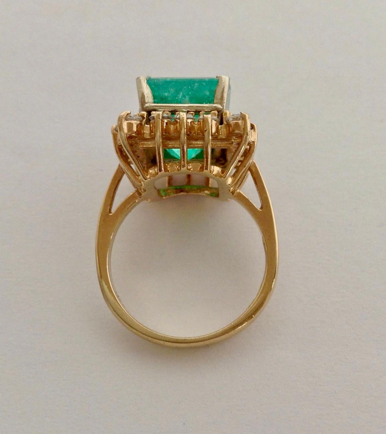 Art Deco 7.60 Carat Natural Colombian Emerald and Diamond Ring For Sale