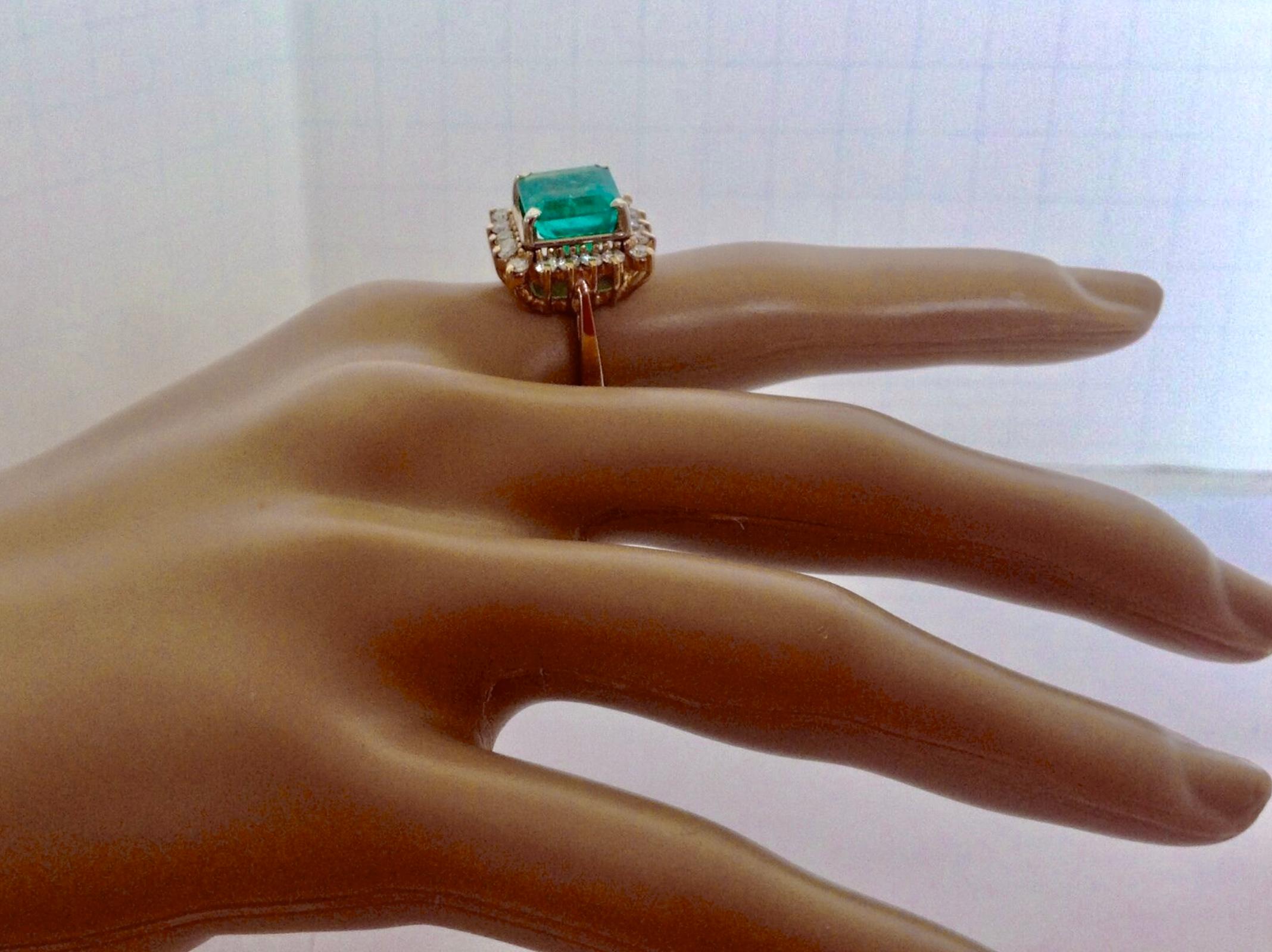 7.60 Carat Natural Colombian Emerald and Diamond Ring For Sale 2