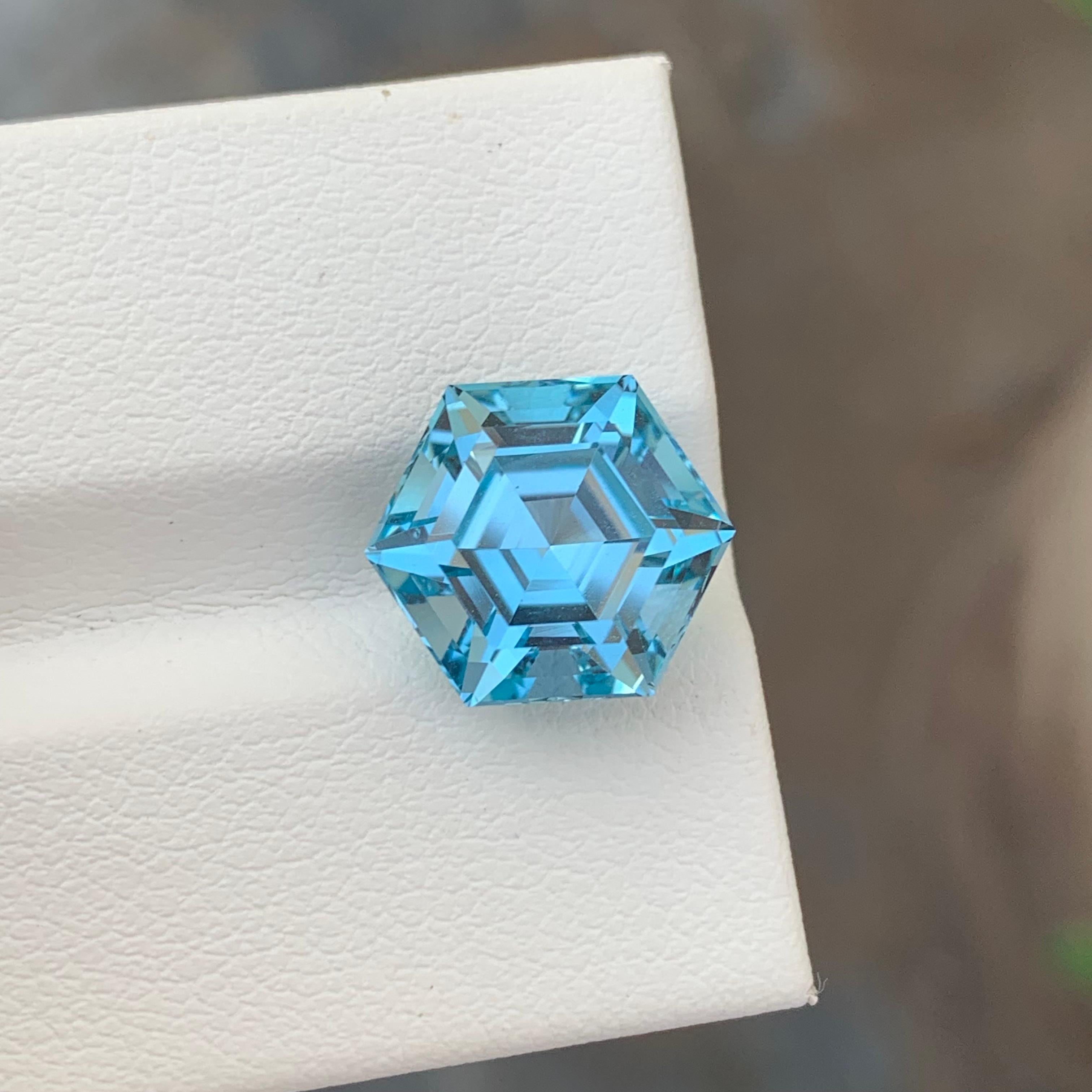 7,60 Karat hübscher loser blauer Topas in sechseckiger Form aus Stein aus Steinminen (Arts and Crafts) im Angebot