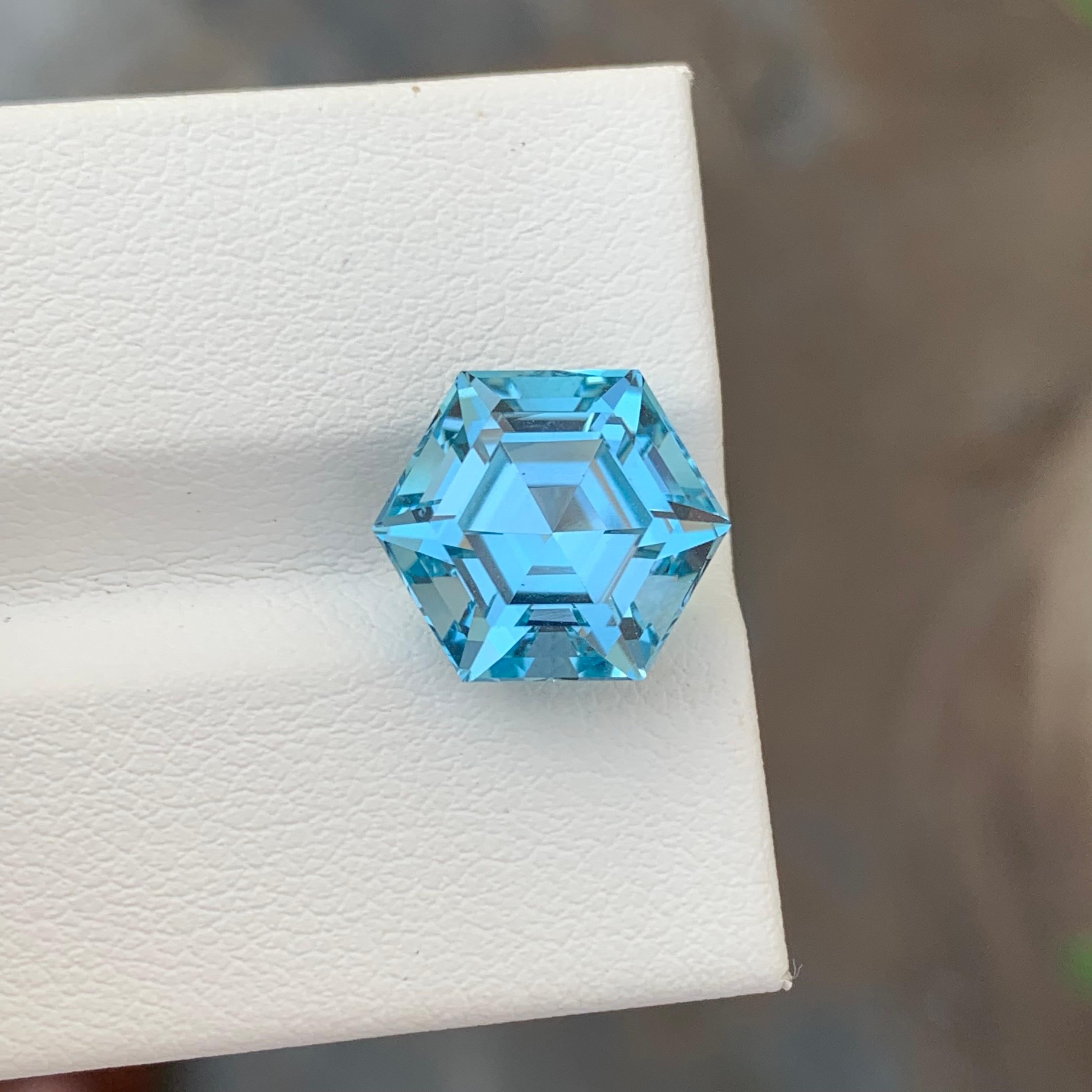 7,60 Karat hübscher loser blauer Topas in sechseckiger Form aus Stein aus Steinminen (Hexagonschliff) im Angebot