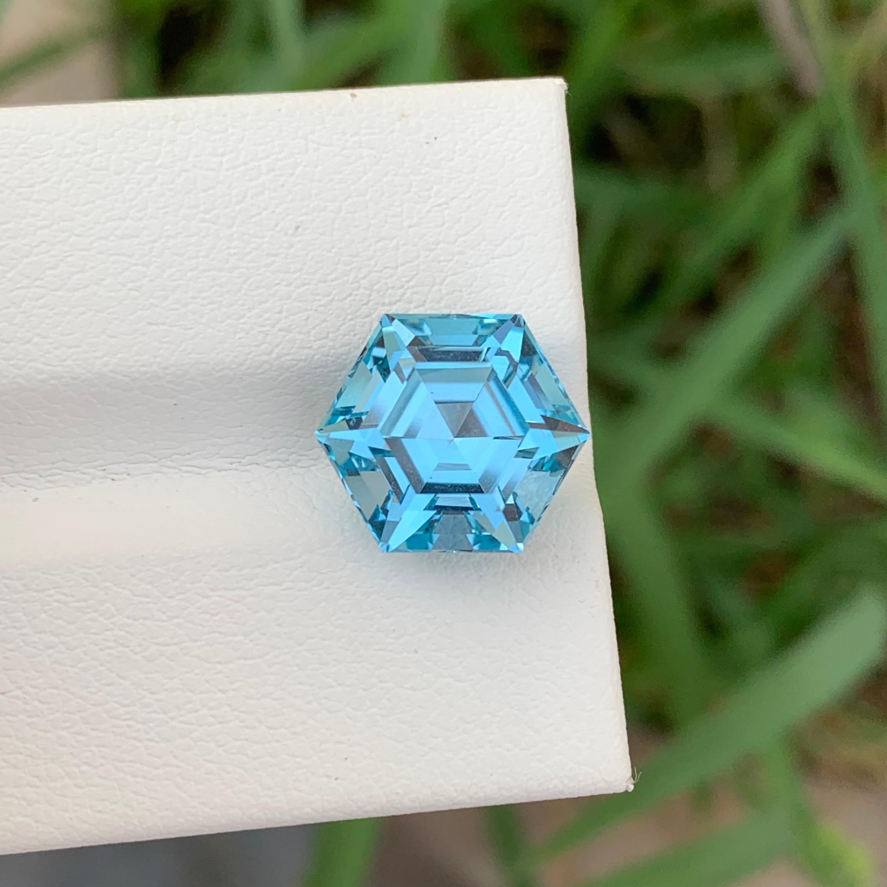 7,60 Karat hübscher loser blauer Topas in sechseckiger Form aus Stein aus Steinminen im Zustand „Neu“ im Angebot in Peshawar, PK