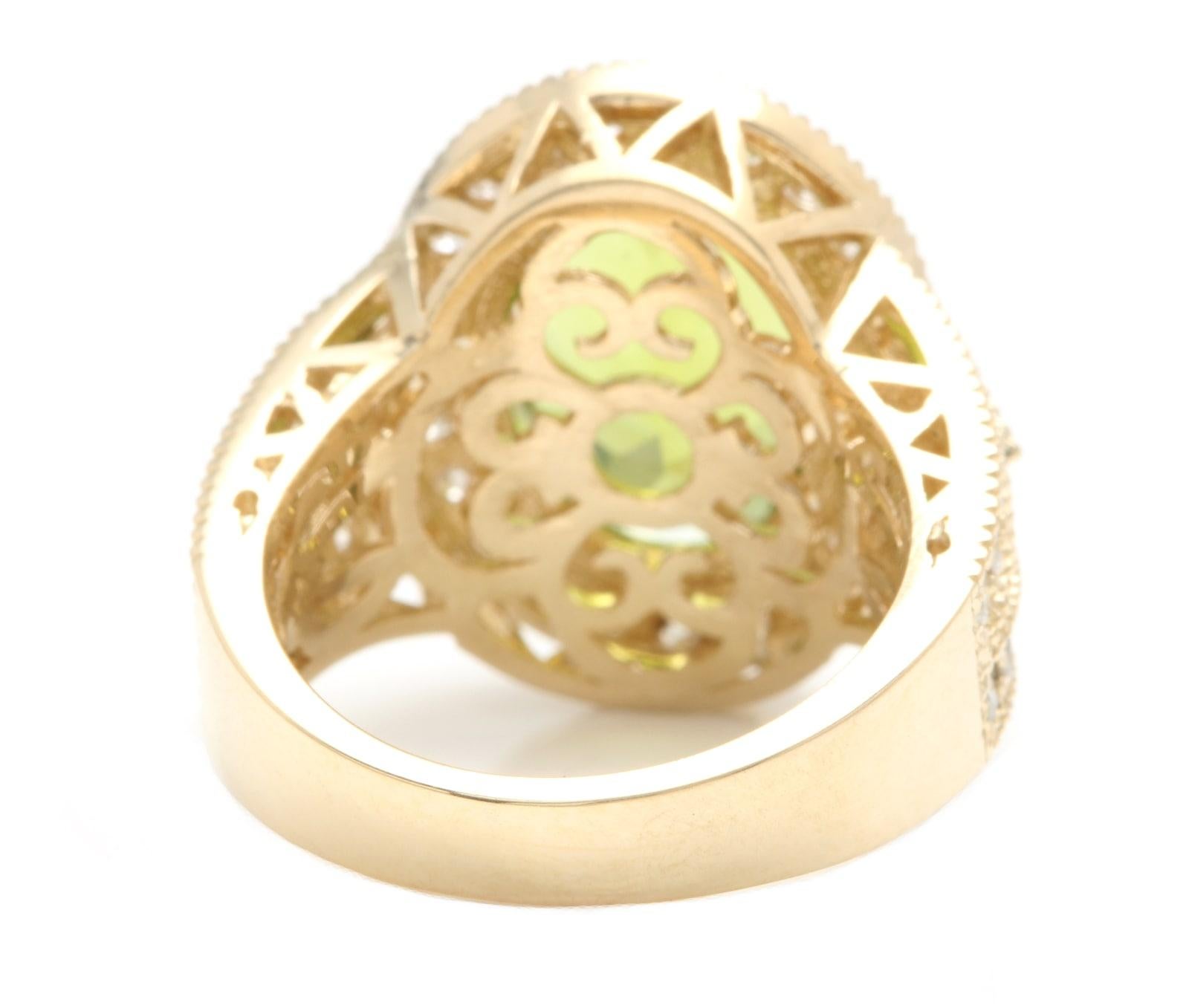 7.60 Carats Impressive Natural Peridot and Diamond 14K Yellow Gold Ring In New Condition For Sale In Los Angeles, CA