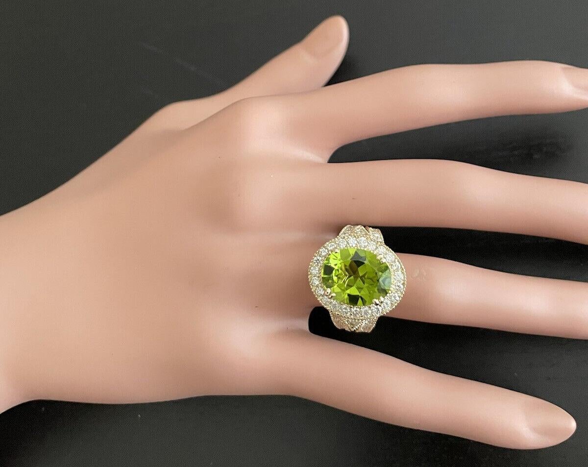 Women's 7.60 Carats Impressive Natural Peridot and Diamond 14K Yellow Gold Ring For Sale