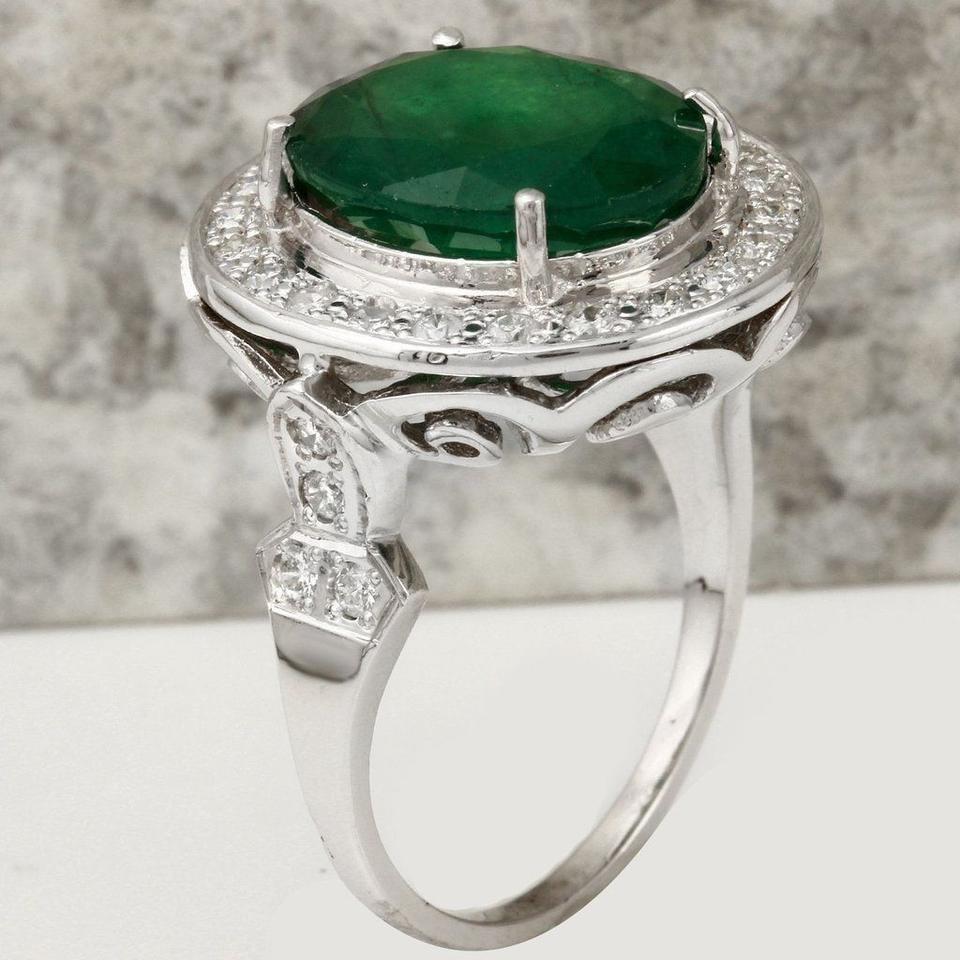 7.60 Carat Natural Emerald and Diamond 14 Karat Solid White Gold Ring In New Condition For Sale In Los Angeles, CA