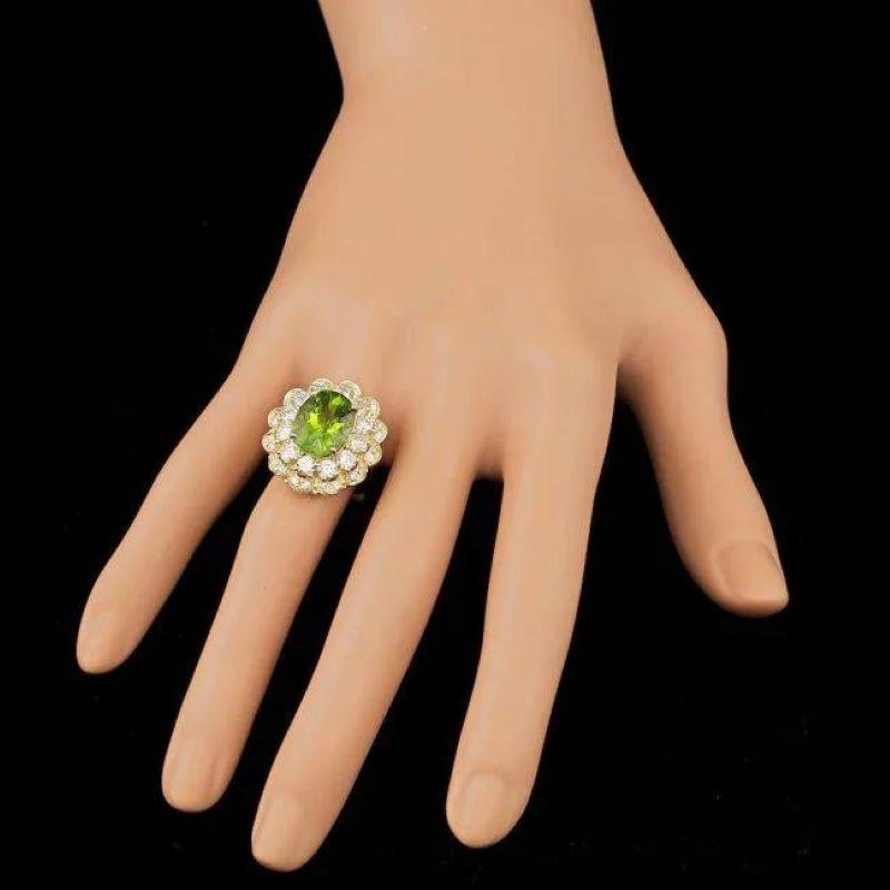 7.60 Carats Natural Peridot and Diamond 14K Solid Yellow Gold Ring In New Condition For Sale In Los Angeles, CA