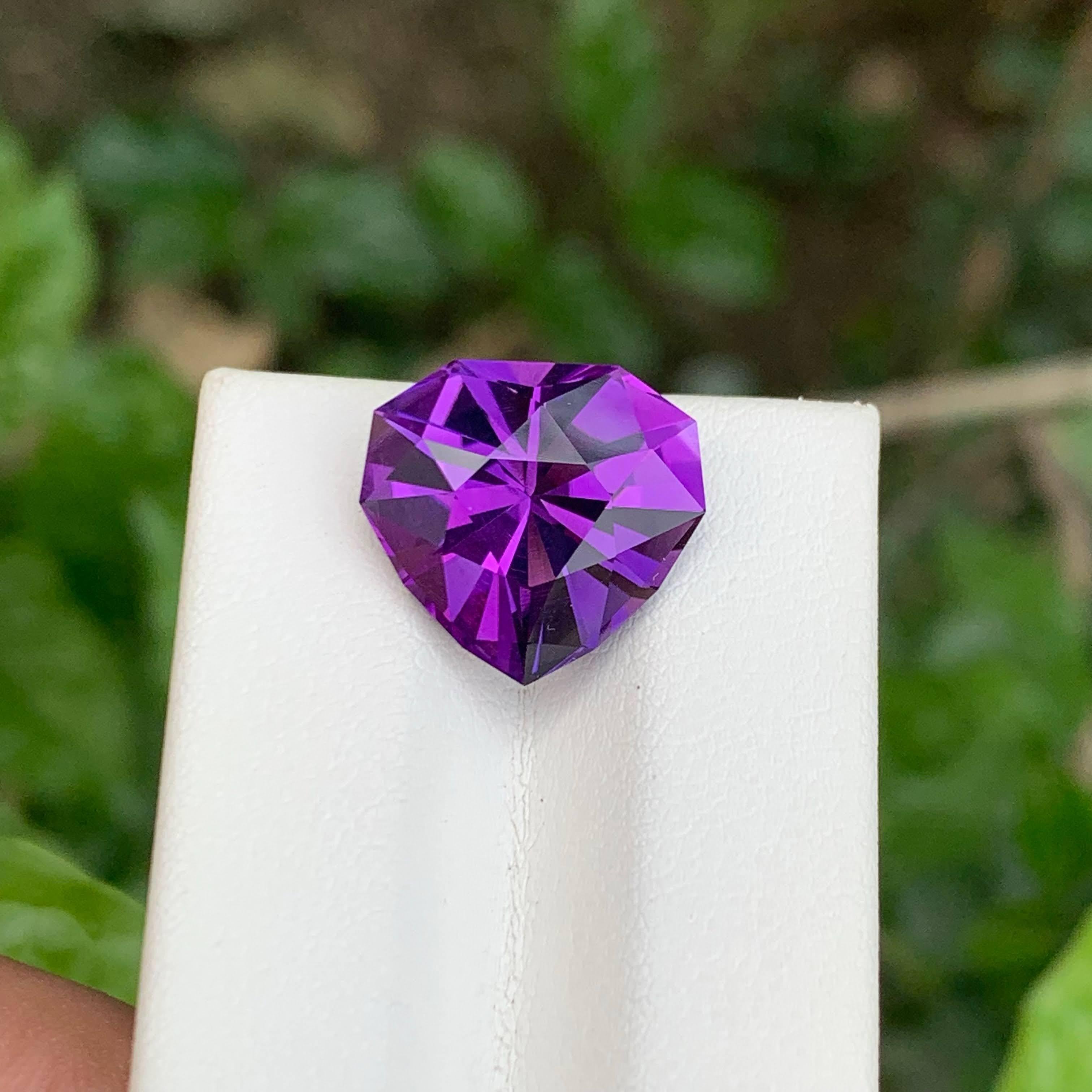 Modern 7.60 carats Royal Purple Amethyst Trilliant Cut Natural Brazilian Gemstone For Sale