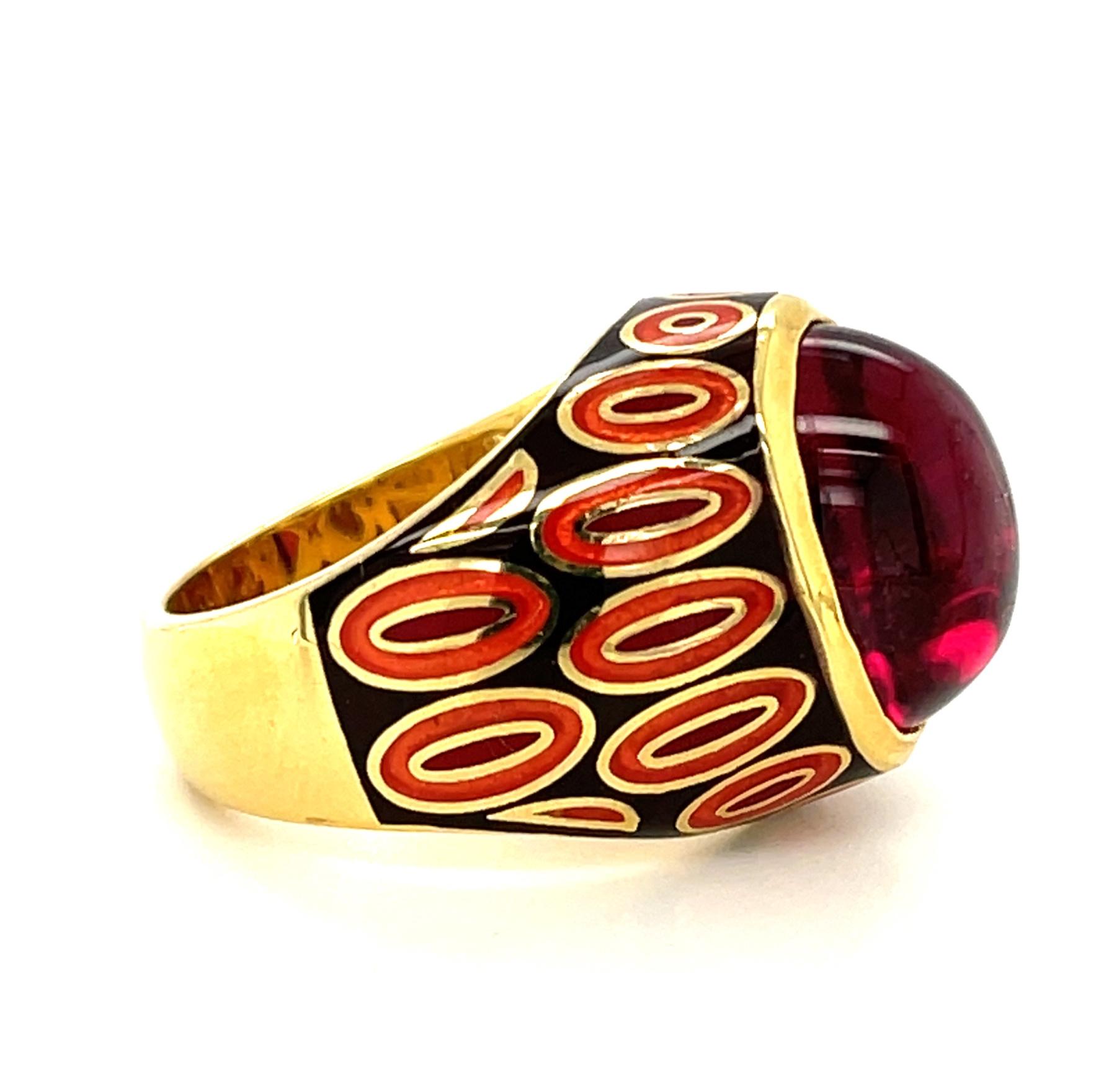 7,60 Karat Rubellit Turmalin Cabochon und Emaille Dome Ring in 18k Gold (Kunsthandwerker*in) im Angebot