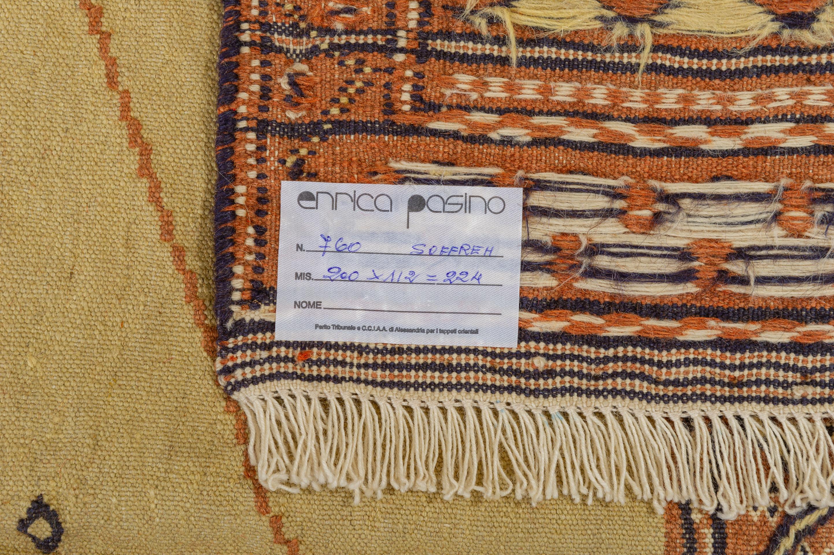 Nr. 760 - Diese Art von Kelim wird als Tischtuch auf dem Boden verwendet: sein Name ist 