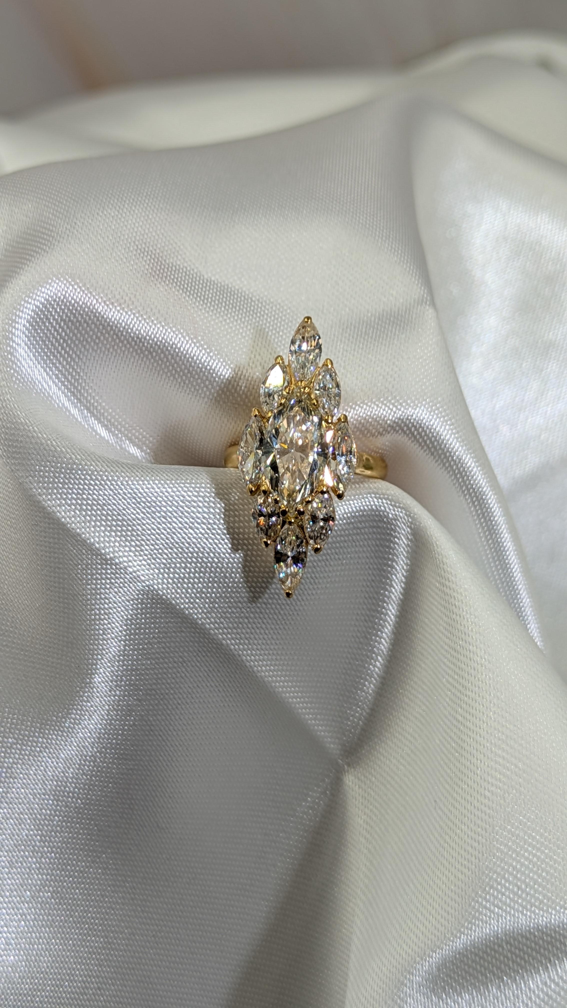 7.62 Carat Pear-Cut Diamond Shuttle Ring in 18K Gold For Sale 4