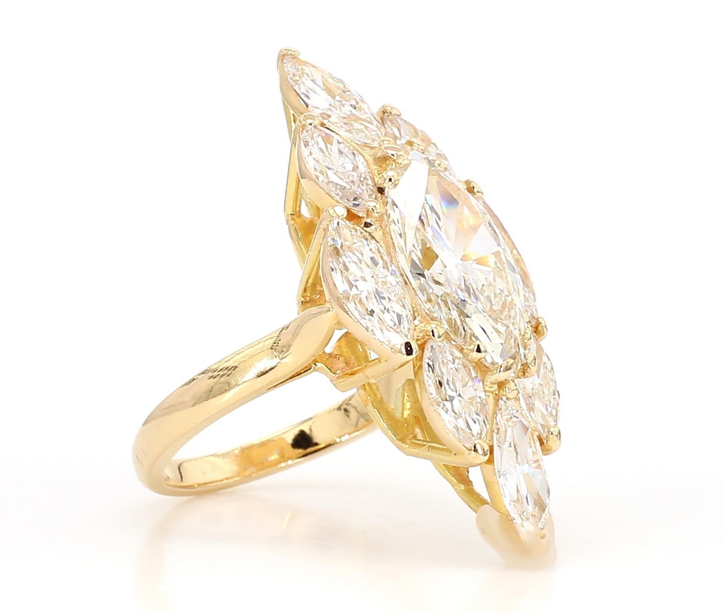 7.62 Carat Pear-Cut Diamond Shuttle Ring in 18K Gold For Sale 2