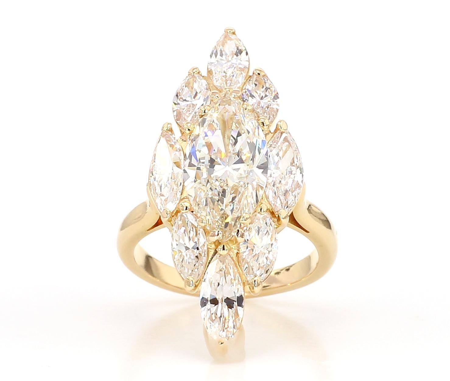 7.62 Carat Pear-Cut Diamond Shuttle Ring in 18K Gold For Sale 3