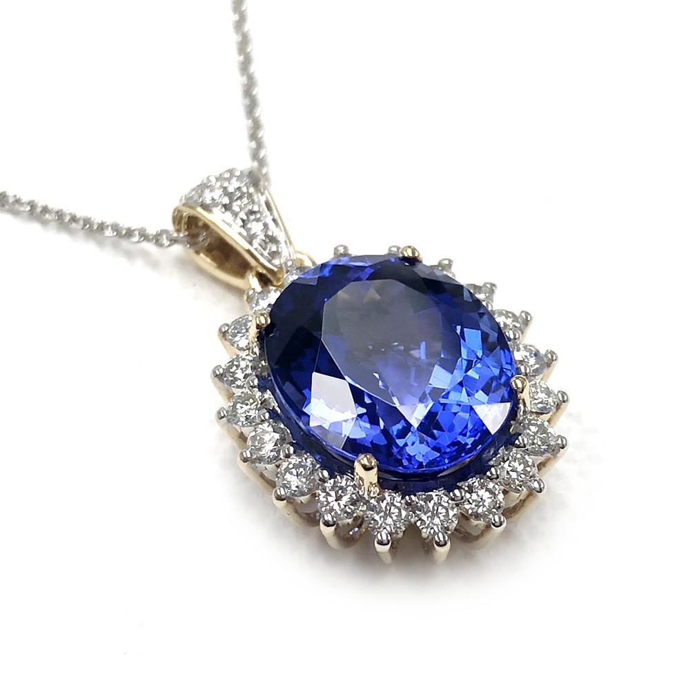 Oval Cut 7.62 Carat Tanzanite Diamond 18 Karat Yellow Gold Pendant Necklace