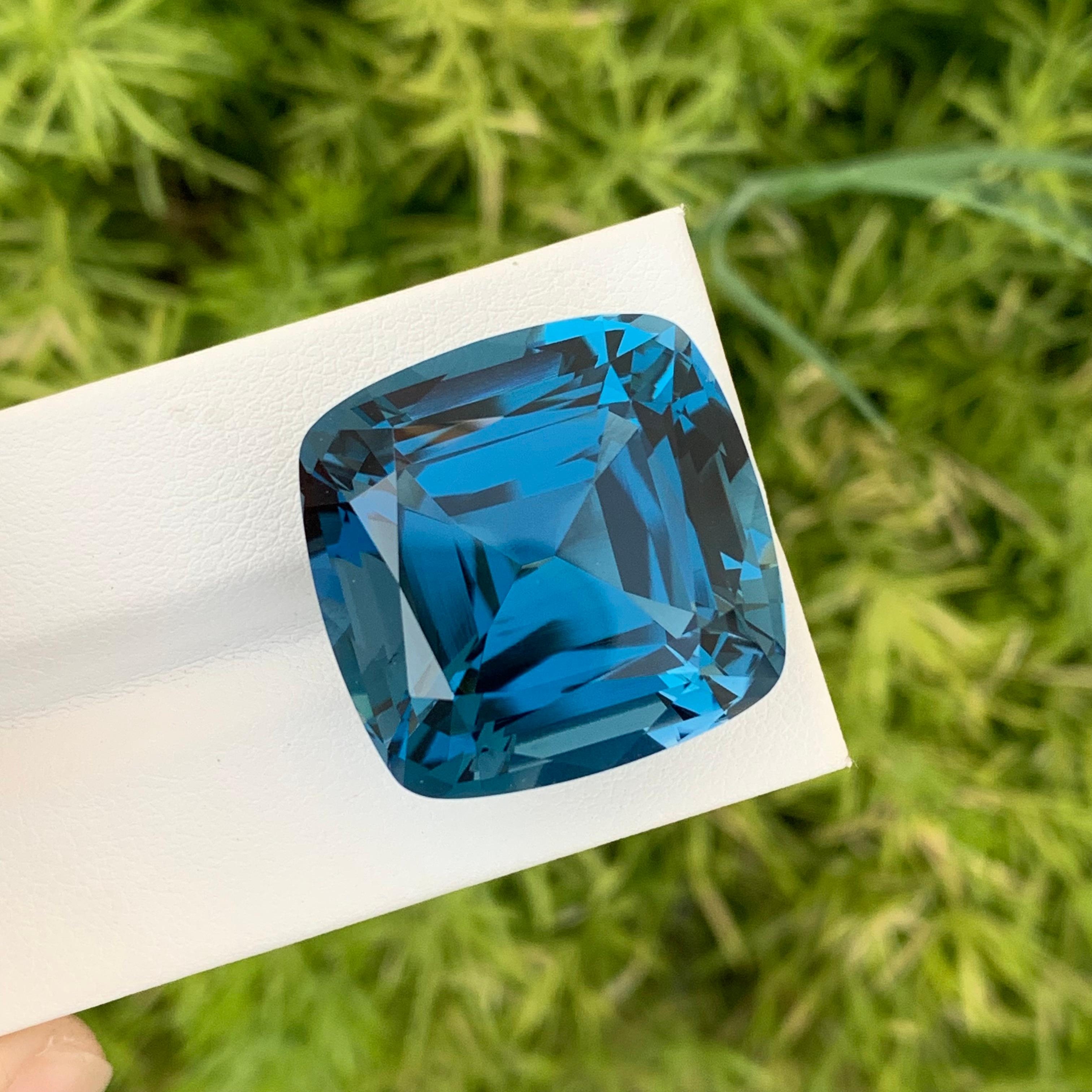 76.25 Carat Gigantic Loose Deep Blue London Blue Topaz From Brazil Mine Neuf - En vente à Peshawar, PK