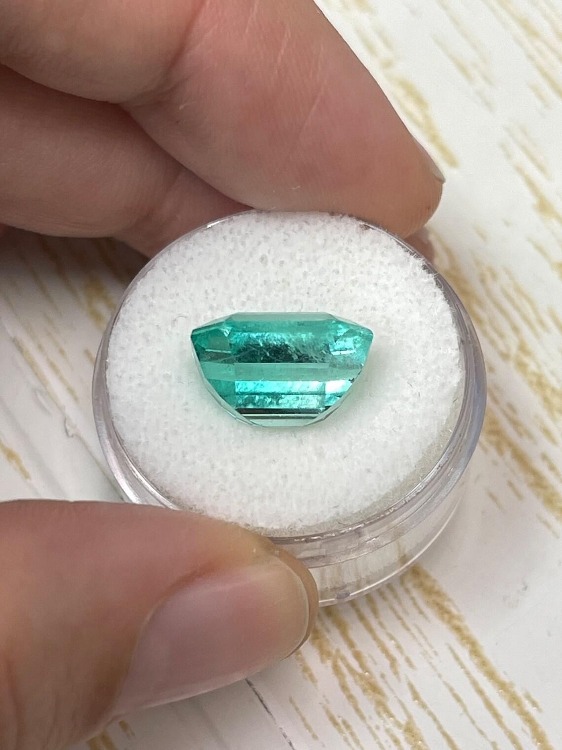 Women's or Men's 7.62ct Clear Colombian Emerald 13x10 Pastel Green Cut Gem May Birthstone For Sale