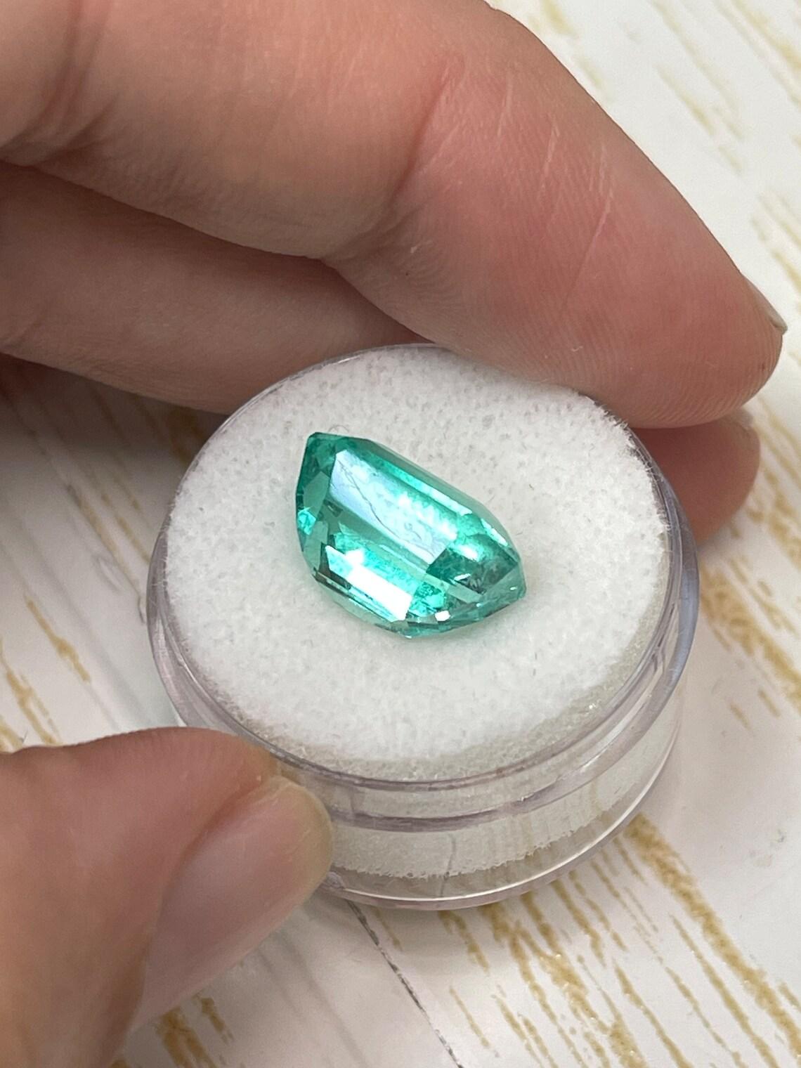 7.62ct Clear Colombian Emerald 13x10 Pastel Green Cut Gem May Birthstone For Sale 1