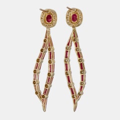 Pendientes de rubí birmano y diamantes sin calor de 7,63 quilates en oro amarillo de 18 quilates