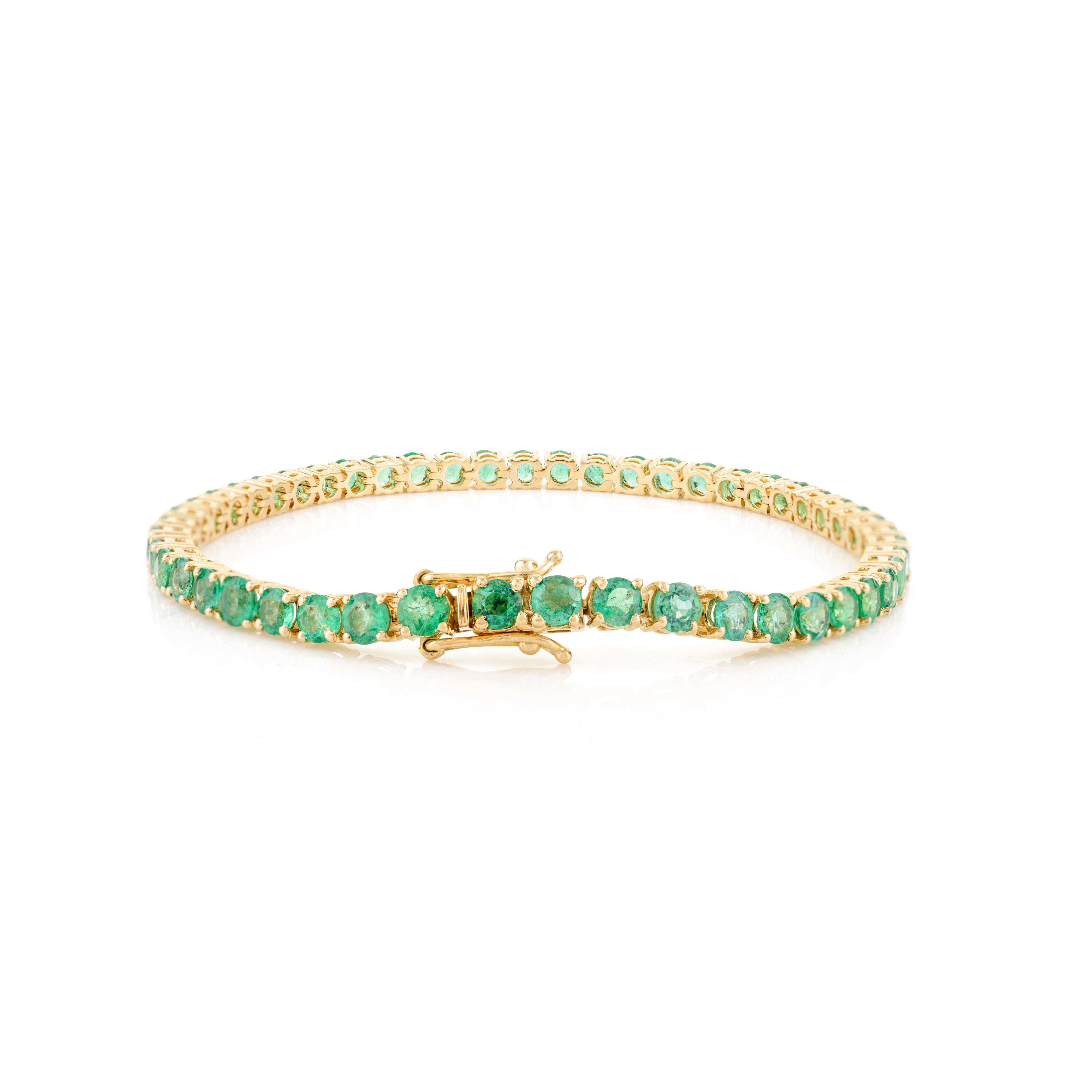 Modernist 7.63 Carat Round Cut Emerald Stackable Tennis Bracelet in Solid 18k Yellow Gold For Sale