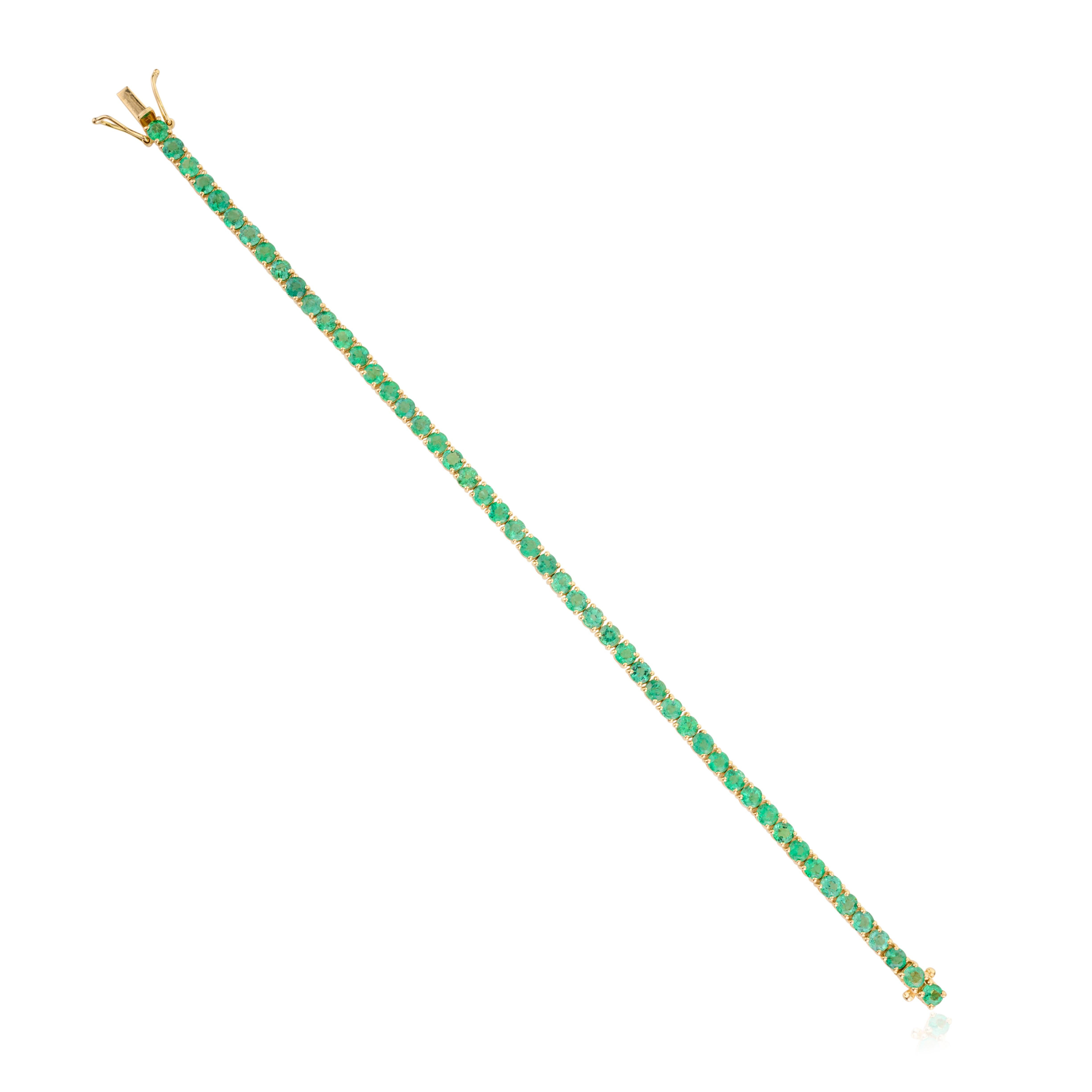 7.63 Carat Round Cut Emerald Stackable Tennis Bracelet in Solid 18k Yellow Gold In New Condition For Sale In New York, NY