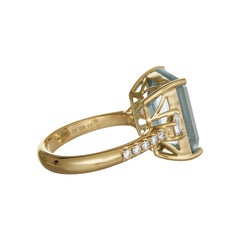 Ring aus Gelbgold mit 7,63 Karat Aquamarin und weißem Diamant