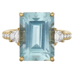 7.63 Carats Aquamarine and White Diamond Yellow Gold Ring