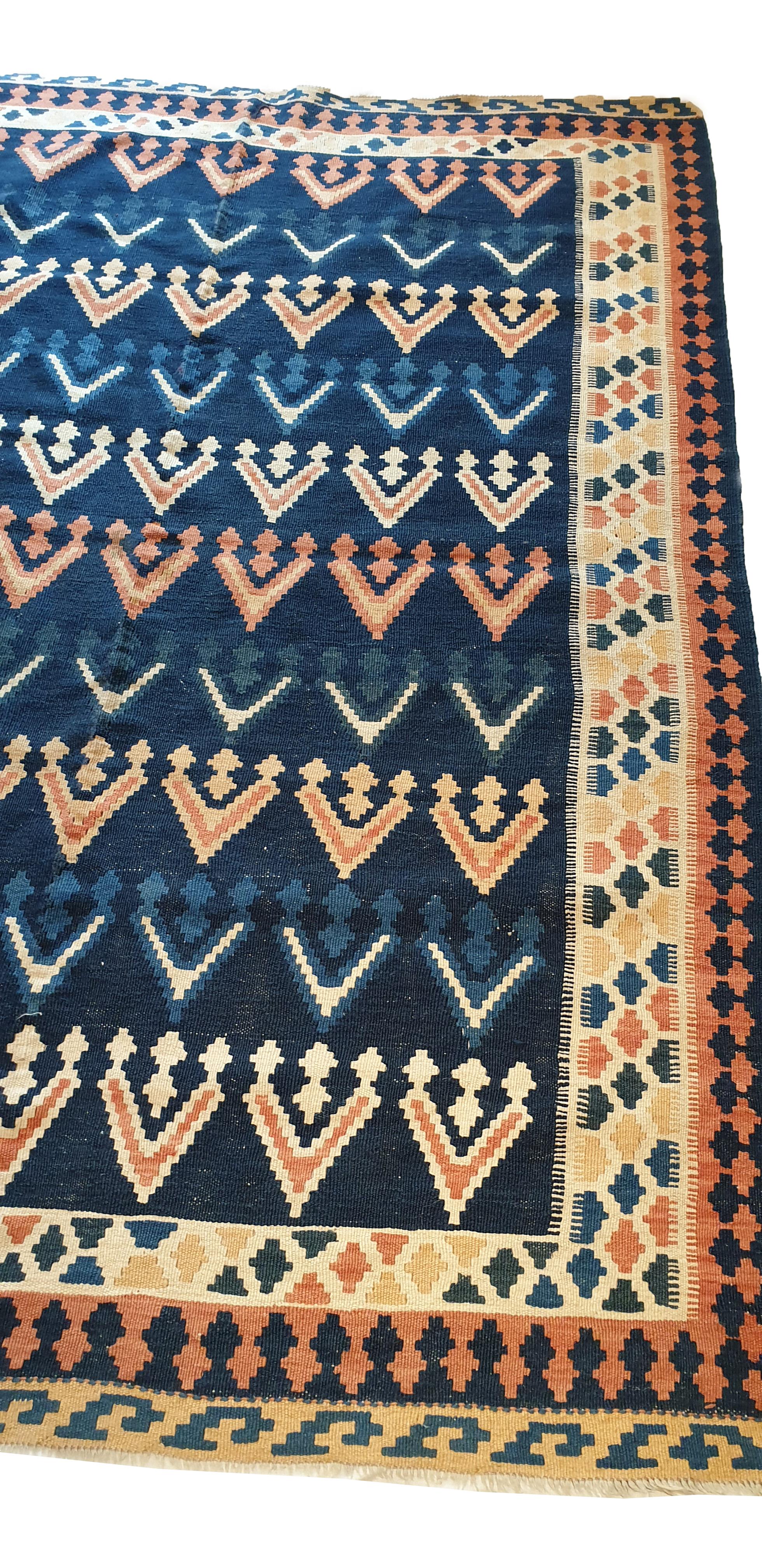 763 - Orientalischer Kelim:: 20. Jahrhundert (Wolle) im Angebot