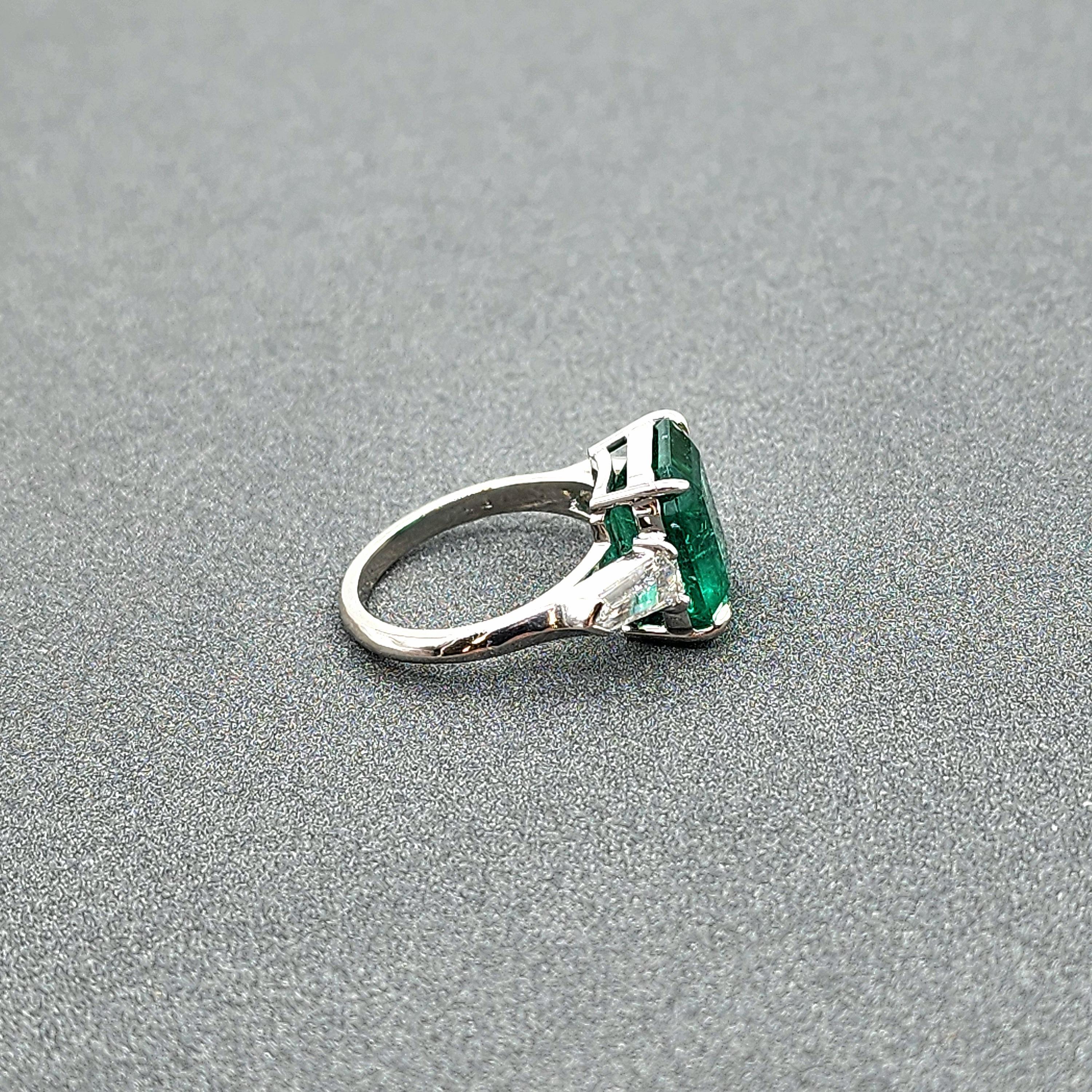 7.64 ct GIA Certified Natural Zambian Emerald & Diamond Ring In New Condition For Sale In Chicago, IL