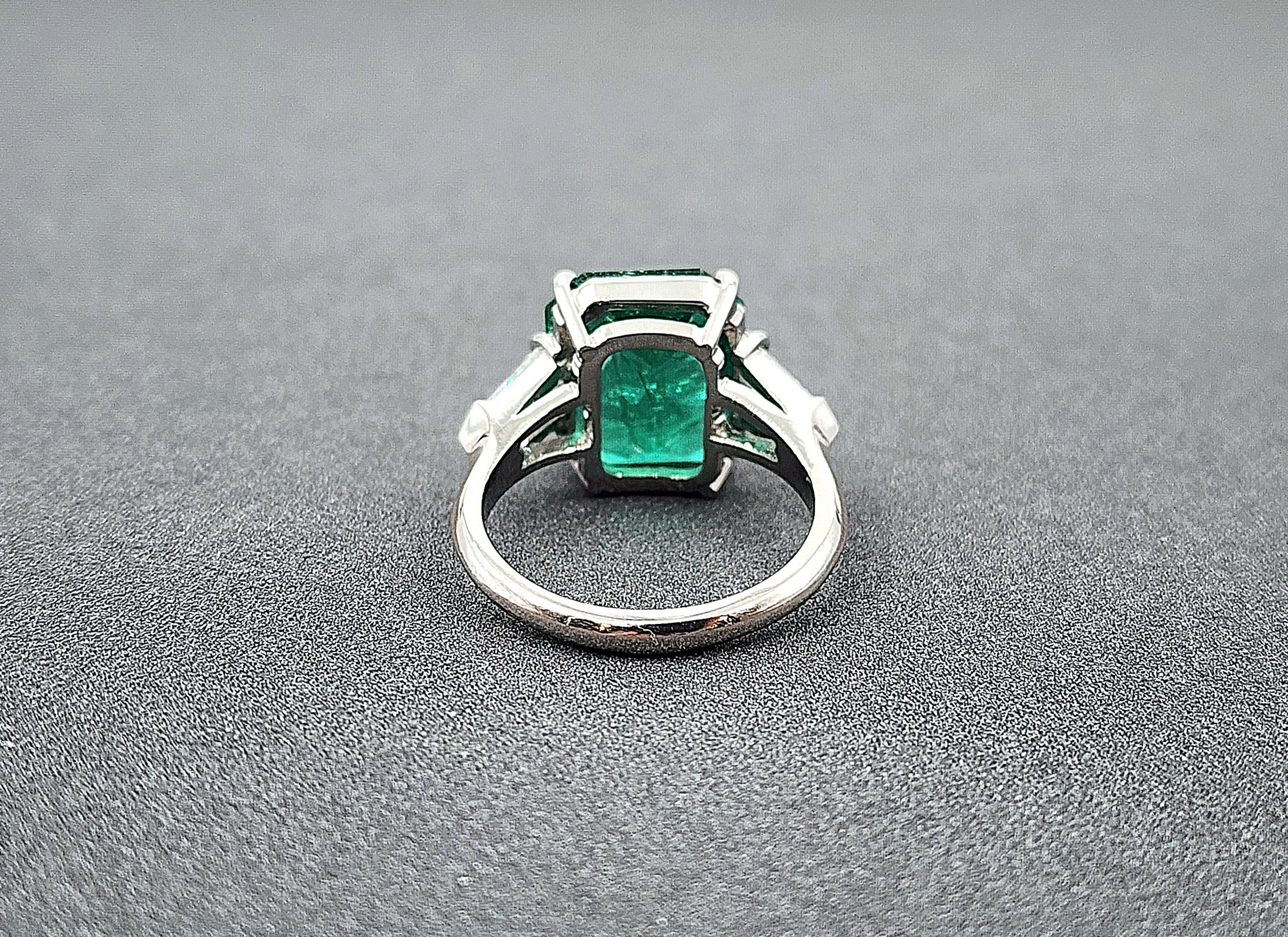 Women's or Men's 7.64 ct GIA Certified Natural Zambian Emerald & Diamond Ring For Sale